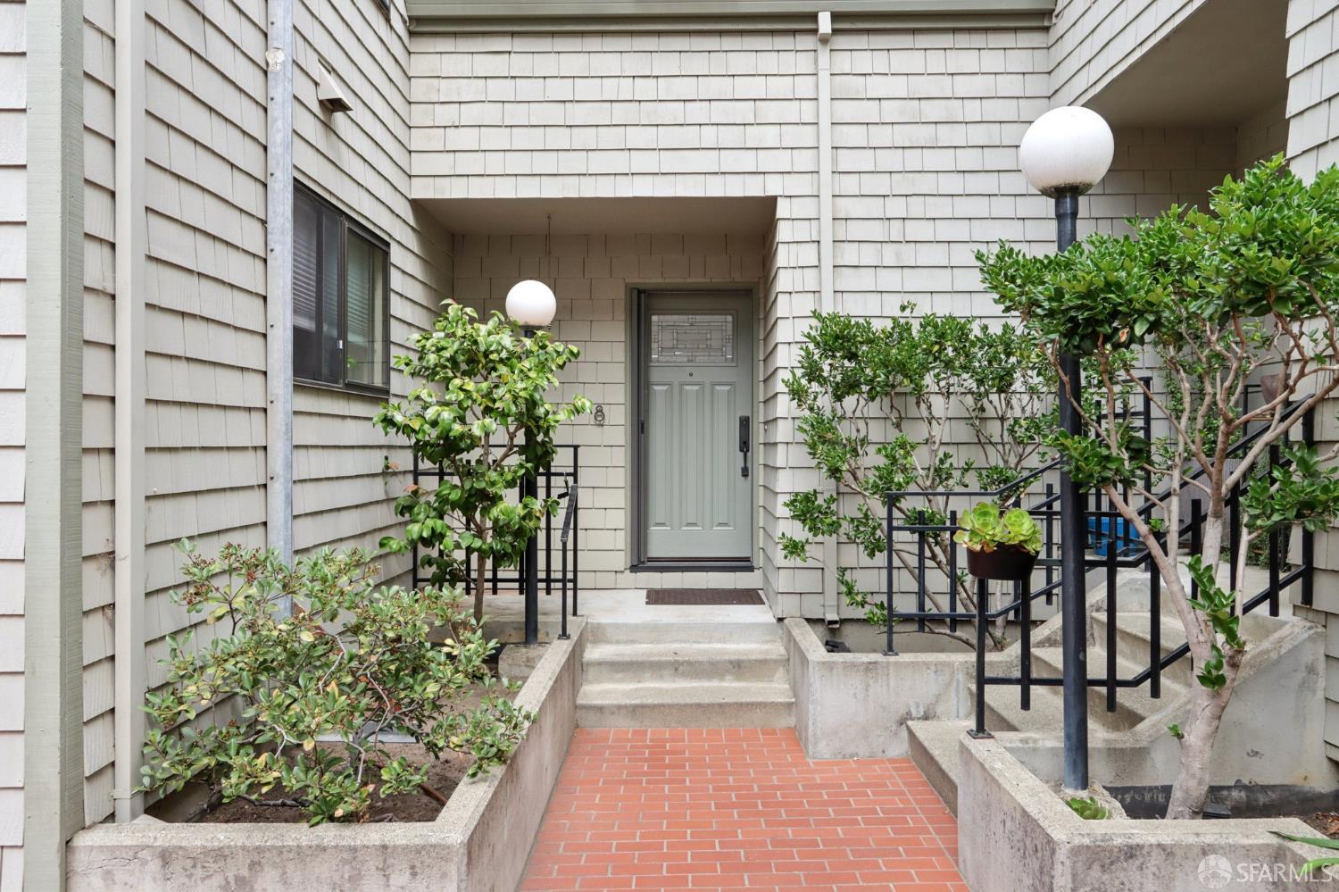 Detail Gallery Image 36 of 47 For 733 Fairfield Rd #8,  Burlingame,  CA 94010 - 2 Beds | 2/1 Baths