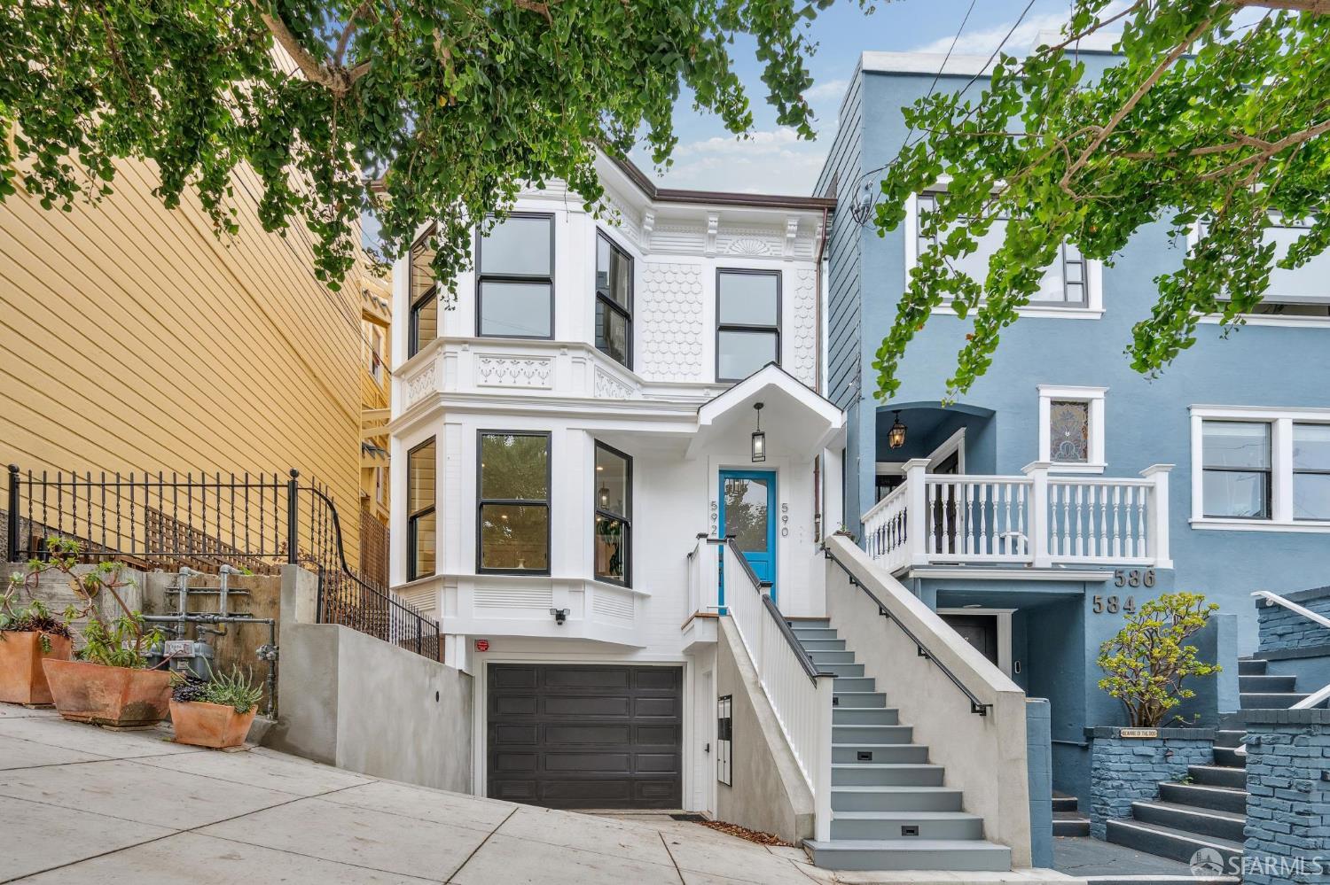 Detail Gallery Image 2 of 68 For 592 Sanchez St, San Francisco,  CA 94114 - 3 Beds | 3/1 Baths