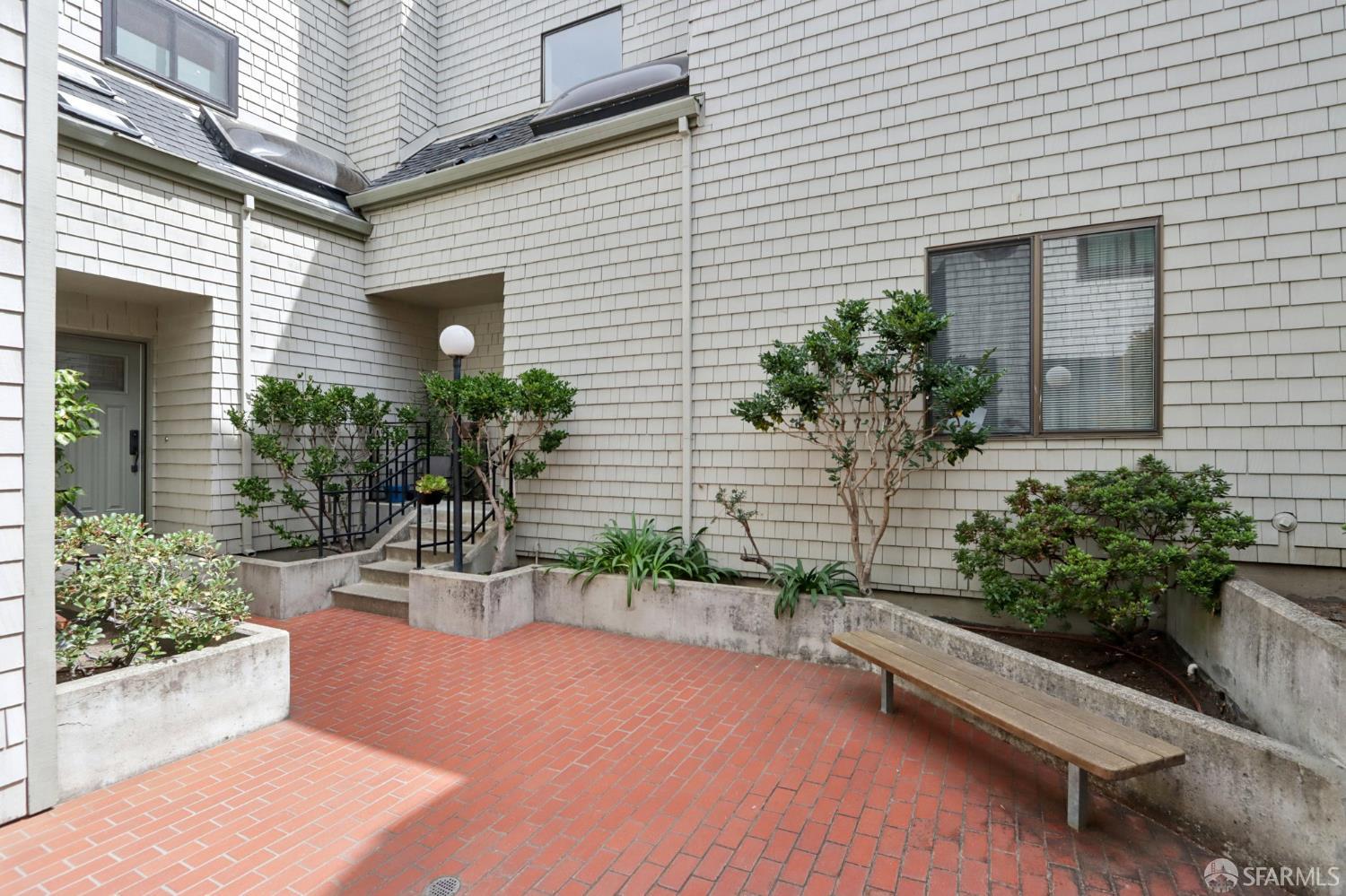 Detail Gallery Image 40 of 47 For 733 Fairfield Rd #8,  Burlingame,  CA 94010 - 2 Beds | 2/1 Baths
