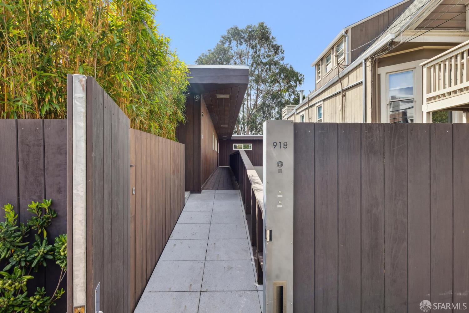 Detail Gallery Image 2 of 45 For 918 Kansas St, San Francisco,  CA 94107 - 5 Beds | 3/1 Baths