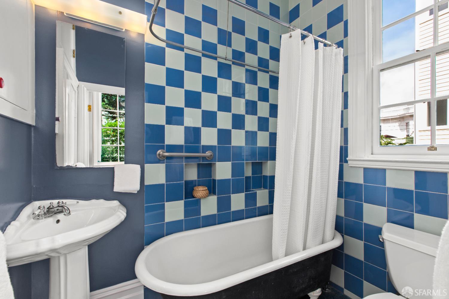 Detail Gallery Image 24 of 63 For 262 Hermann St, San Francisco,  CA 94117 - 2 Beds | 1/1 Baths
