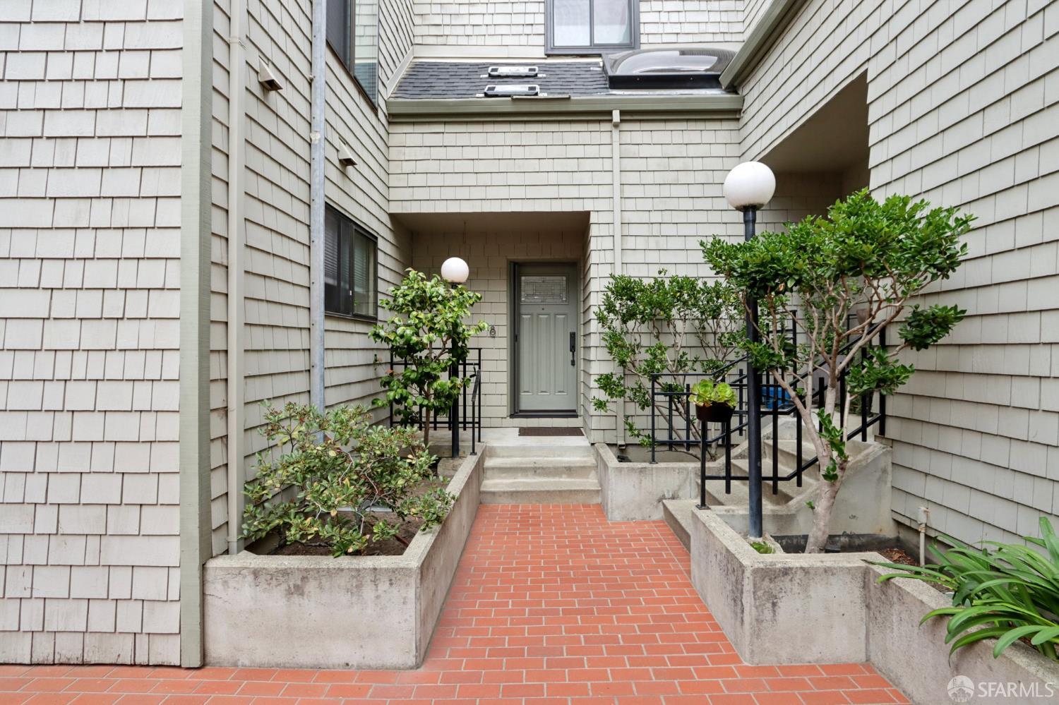 Detail Gallery Image 39 of 47 For 733 Fairfield Rd #8,  Burlingame,  CA 94010 - 2 Beds | 2/1 Baths
