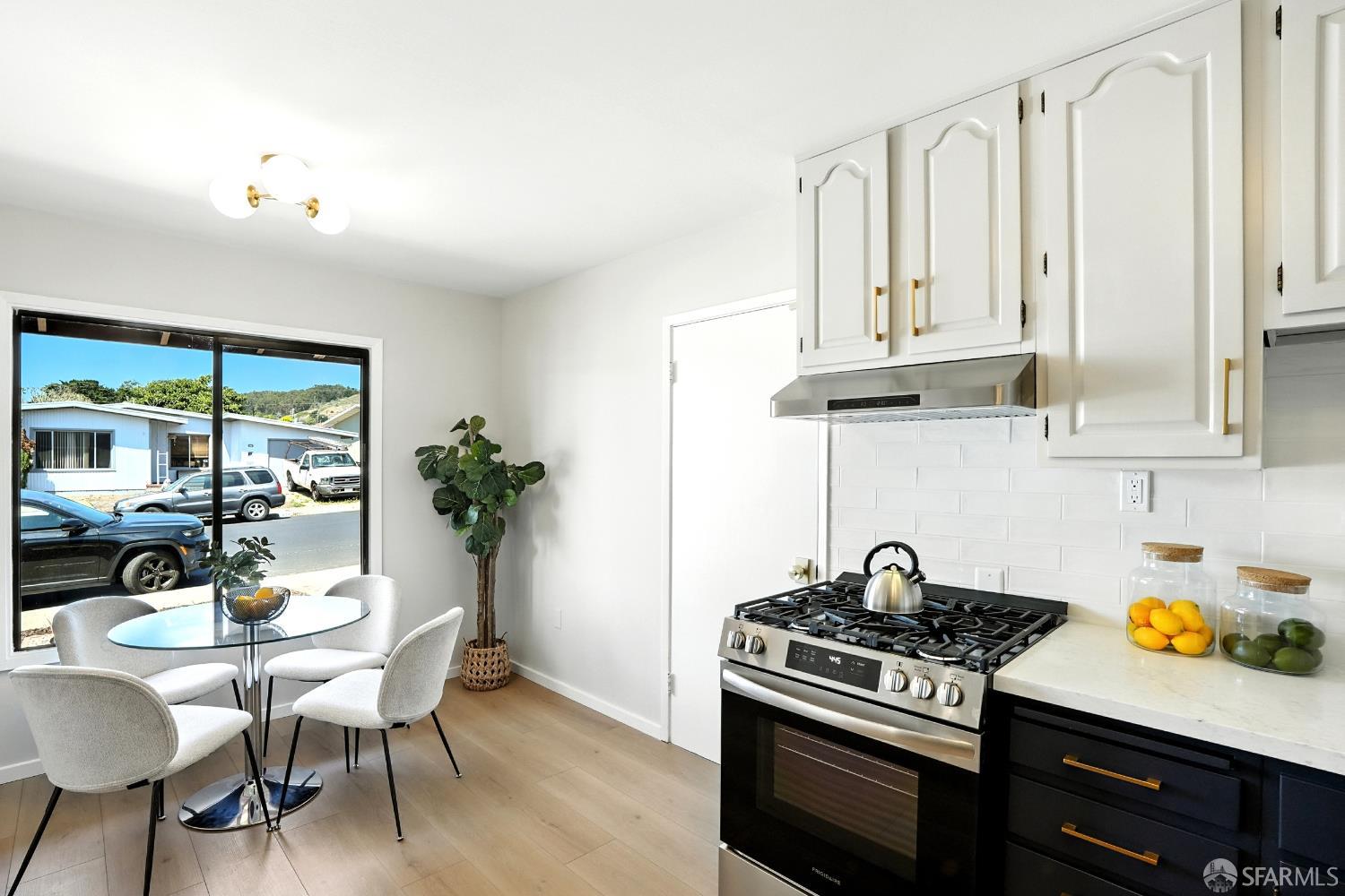 Detail Gallery Image 12 of 38 For 448 Evergreen Dr, South San Francisco,  CA 94080 - 4 Beds | 2 Baths