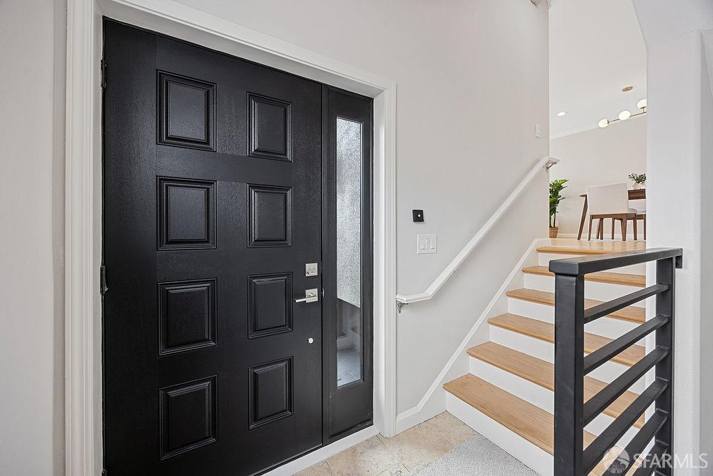 Detail Gallery Image 2 of 20 For 385 Castle St, Daly City,  CA 94014 - 3 Beds | 2/1 Baths