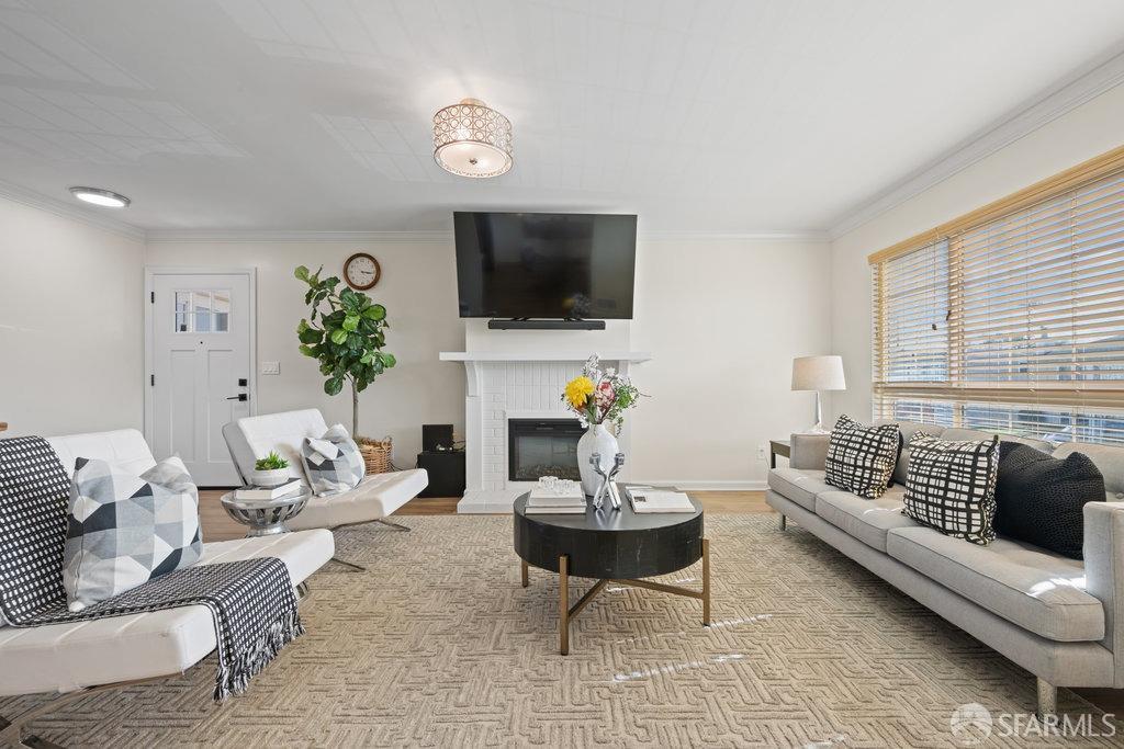 Detail Gallery Image 4 of 34 For 227 Gateway Dr, Pacifica,  CA 94044 - 4 Beds | 3 Baths