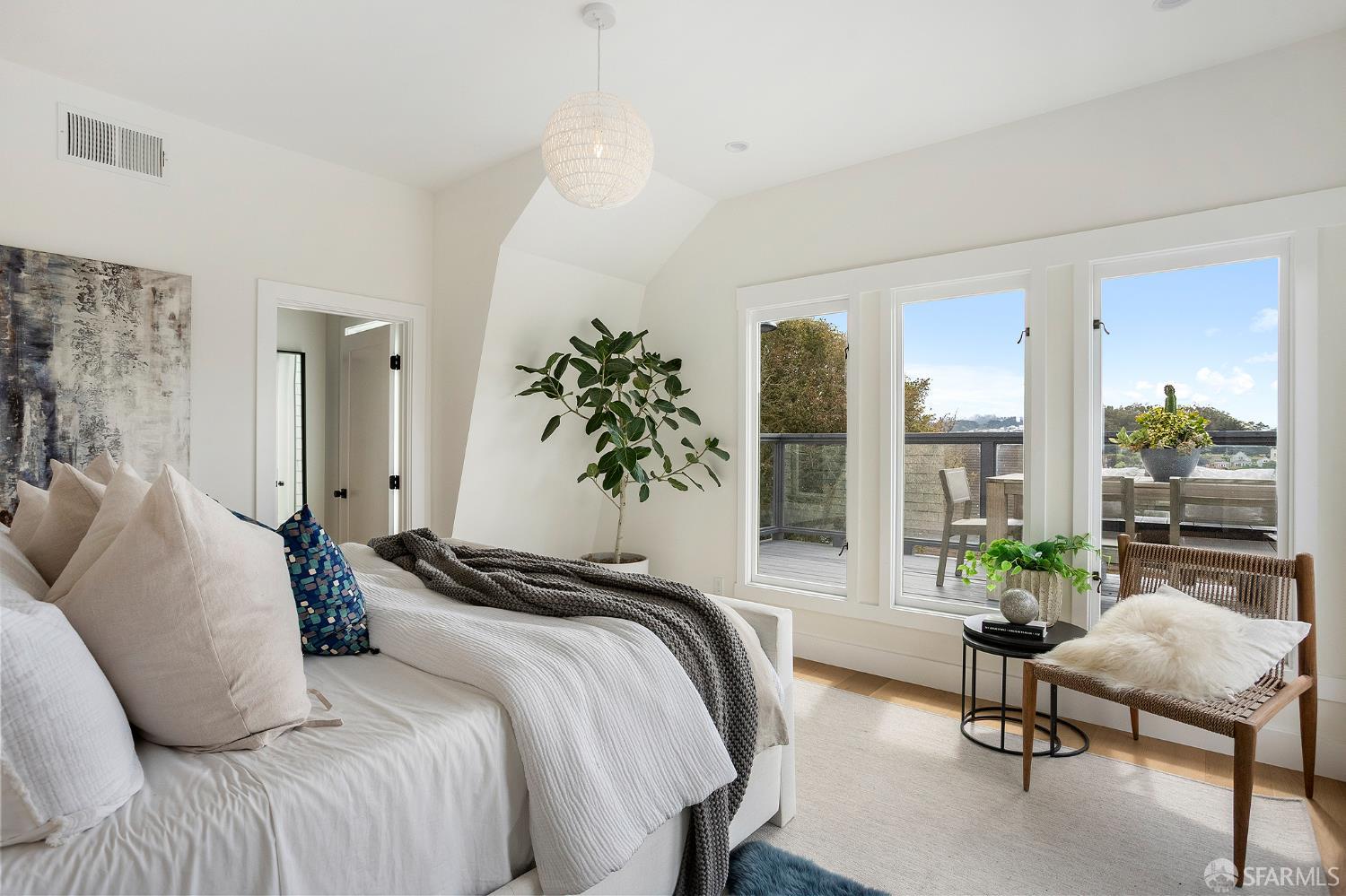 Detail Gallery Image 8 of 25 For 162 Bocana St, San Francisco,  CA 94110 - 3 Beds | 2 Baths