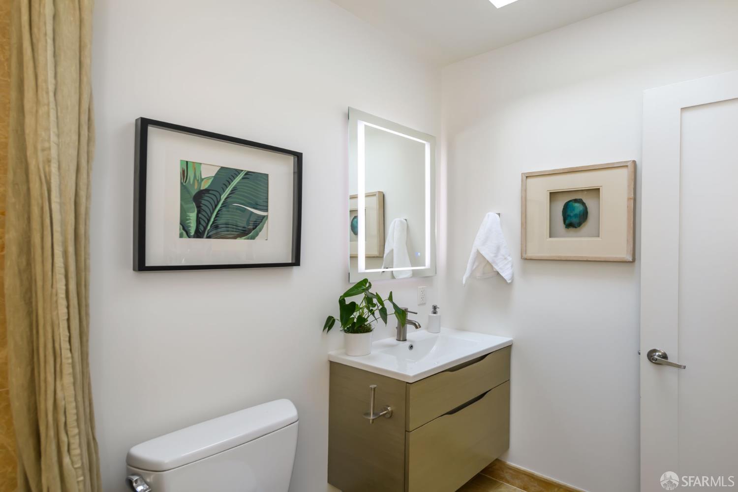 Detail Gallery Image 17 of 27 For 582 Diamond St, San Francisco,  CA 94114 - 3 Beds | 3/1 Baths