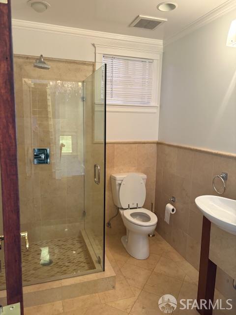 Detail Gallery Image 5 of 8 For 1125 Naples St, San Francisco,  CA 94112 - 4 Beds | 5 Baths