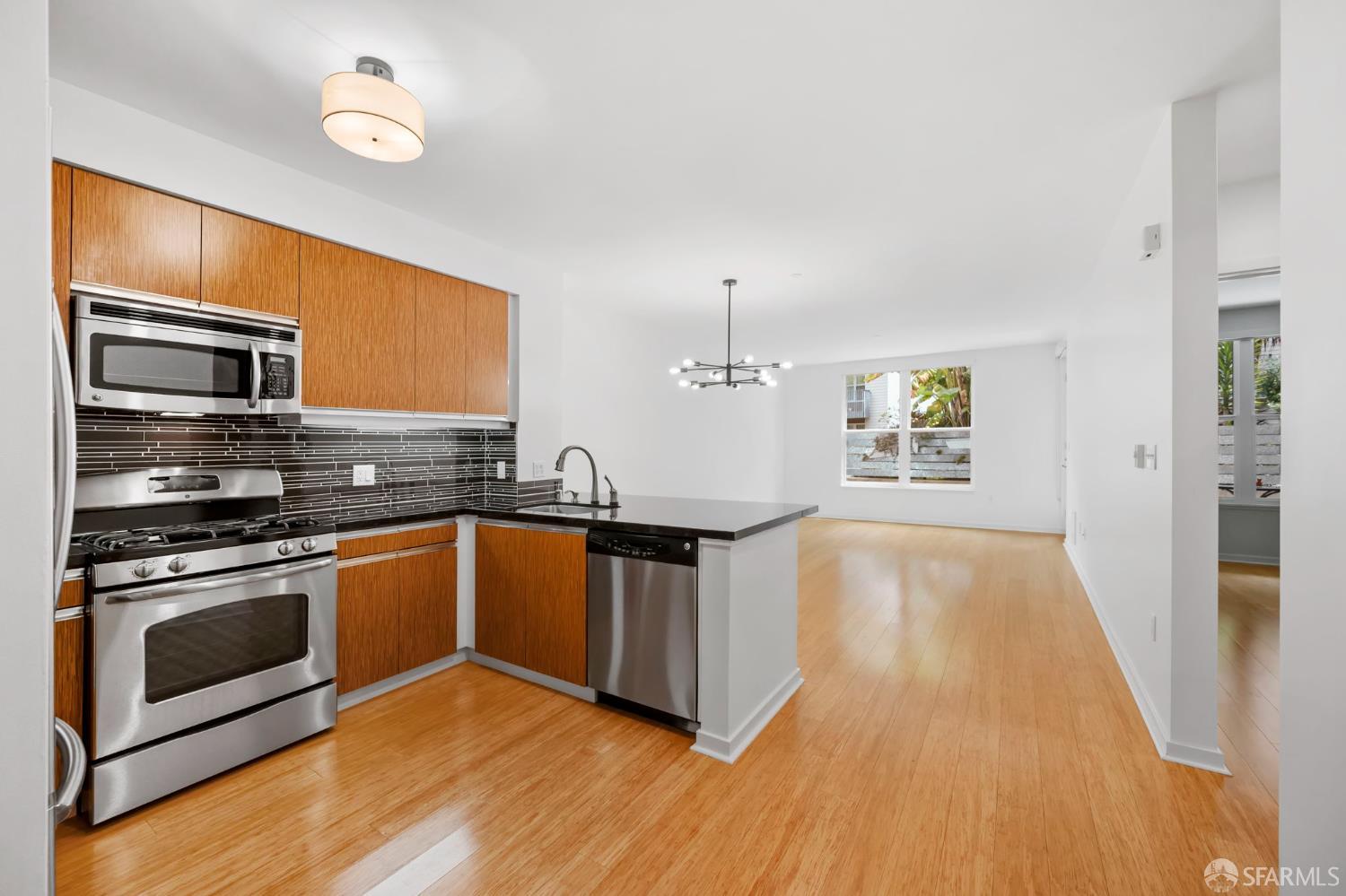 Detail Gallery Image 3 of 53 For 5800 3rd St #1121,  San Francisco,  CA 94124 - 3 Beds | 3 Baths