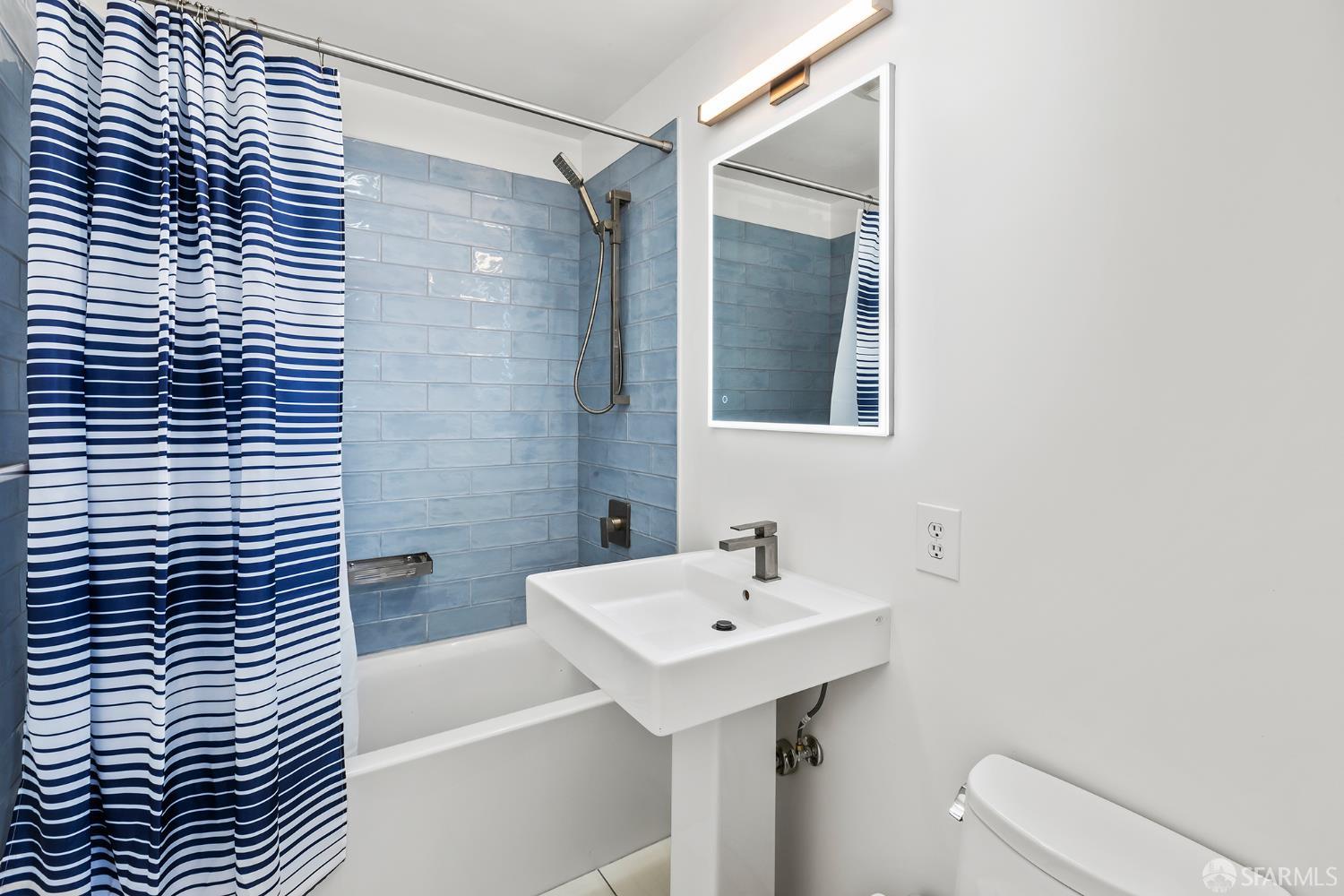 Detail Gallery Image 17 of 38 For 439 Greenwich St 9b,  San Francisco,  CA 94133 - 1 Beds | 1 Baths