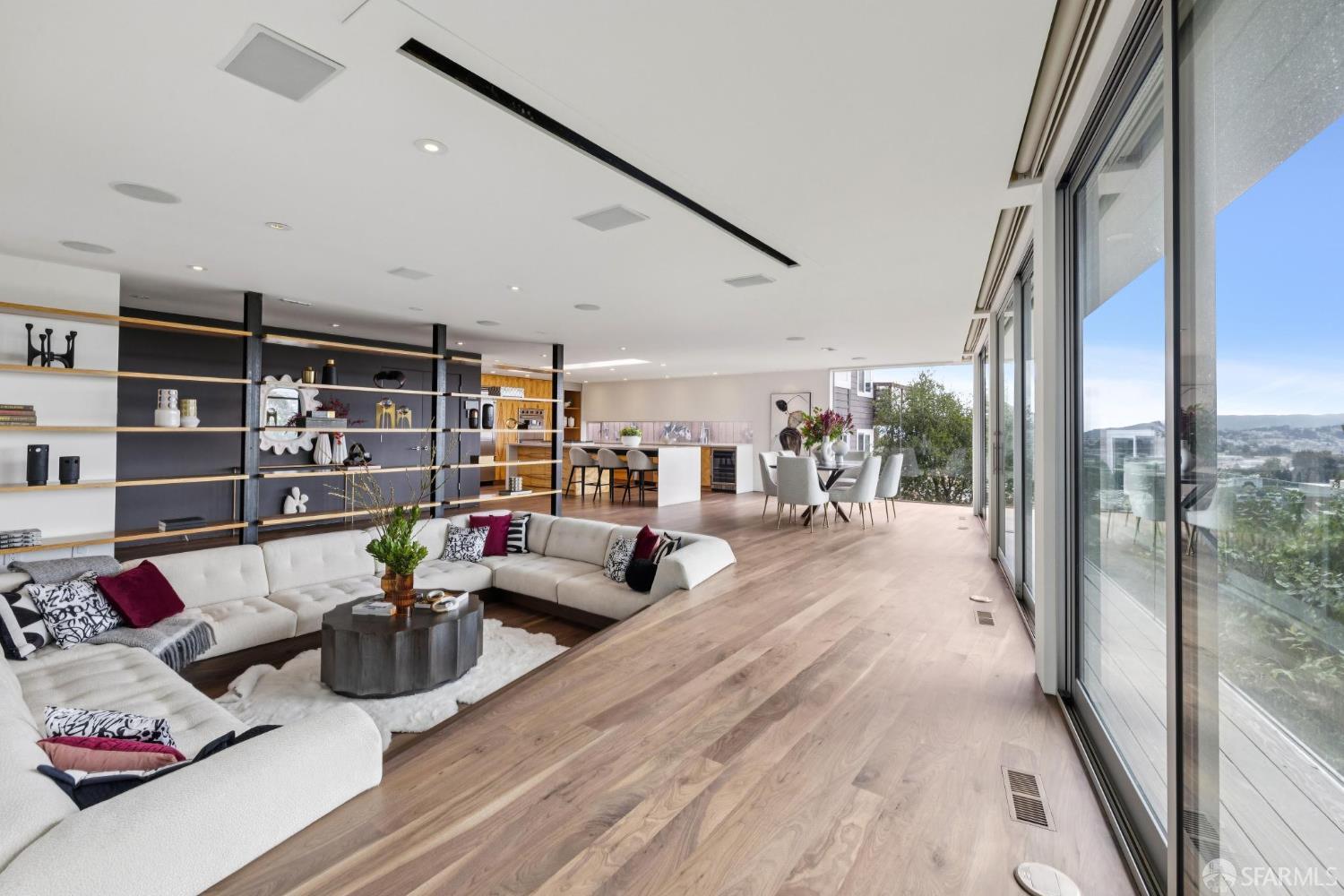 Detail Gallery Image 13 of 45 For 918 Kansas St, San Francisco,  CA 94107 - 5 Beds | 3/1 Baths