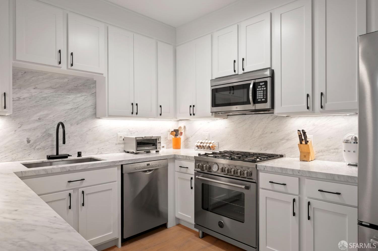 Detail Gallery Image 23 of 68 For 638 19th St #15,  San Francisco,  CA 94107 - 3 Beds | 2/1 Baths