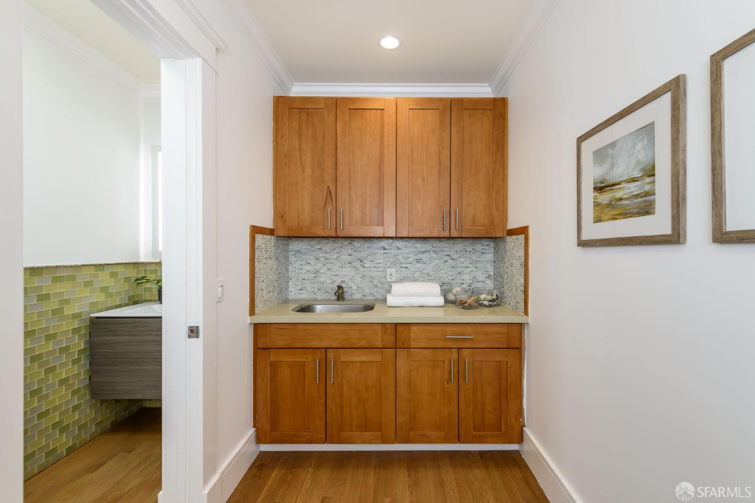 Detail Gallery Image 10 of 27 For 582 Diamond St, San Francisco,  CA 94114 - 3 Beds | 3/1 Baths