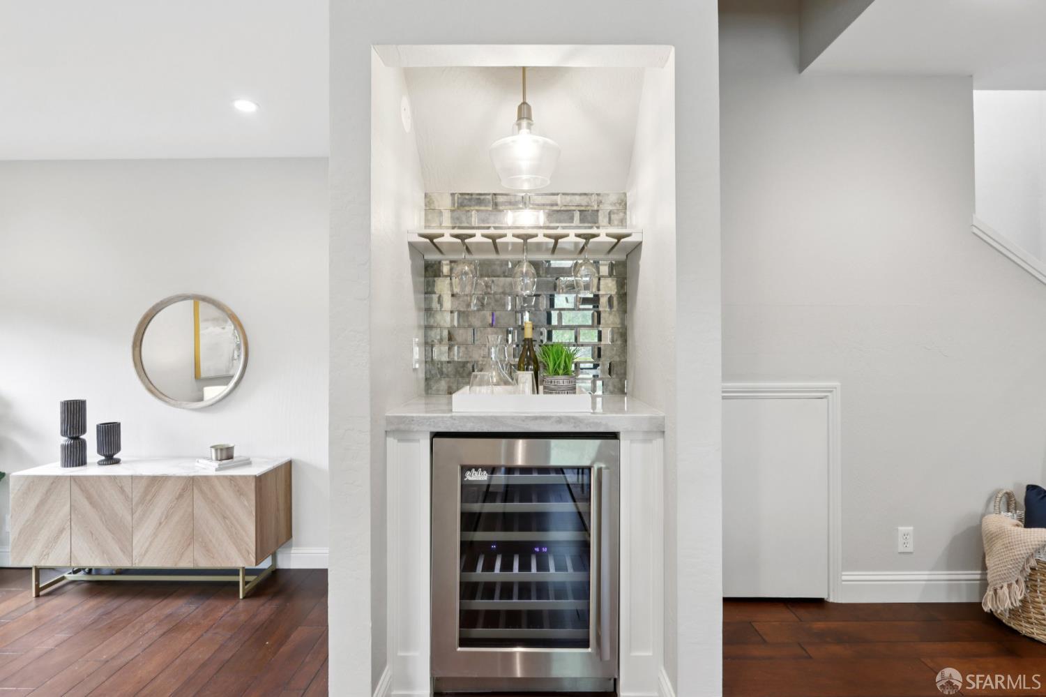 Detail Gallery Image 10 of 47 For 733 Fairfield Rd #8,  Burlingame,  CA 94010 - 2 Beds | 2/1 Baths