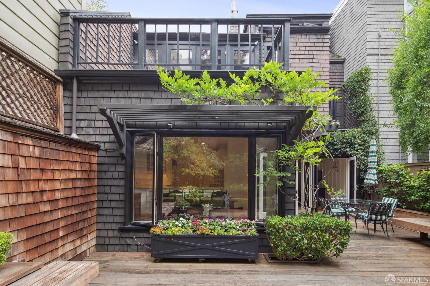 Detail Gallery Image 28 of 29 For 2651 Pierce St, San Francisco,  CA 94123 - 4 Beds | 4/1 Baths