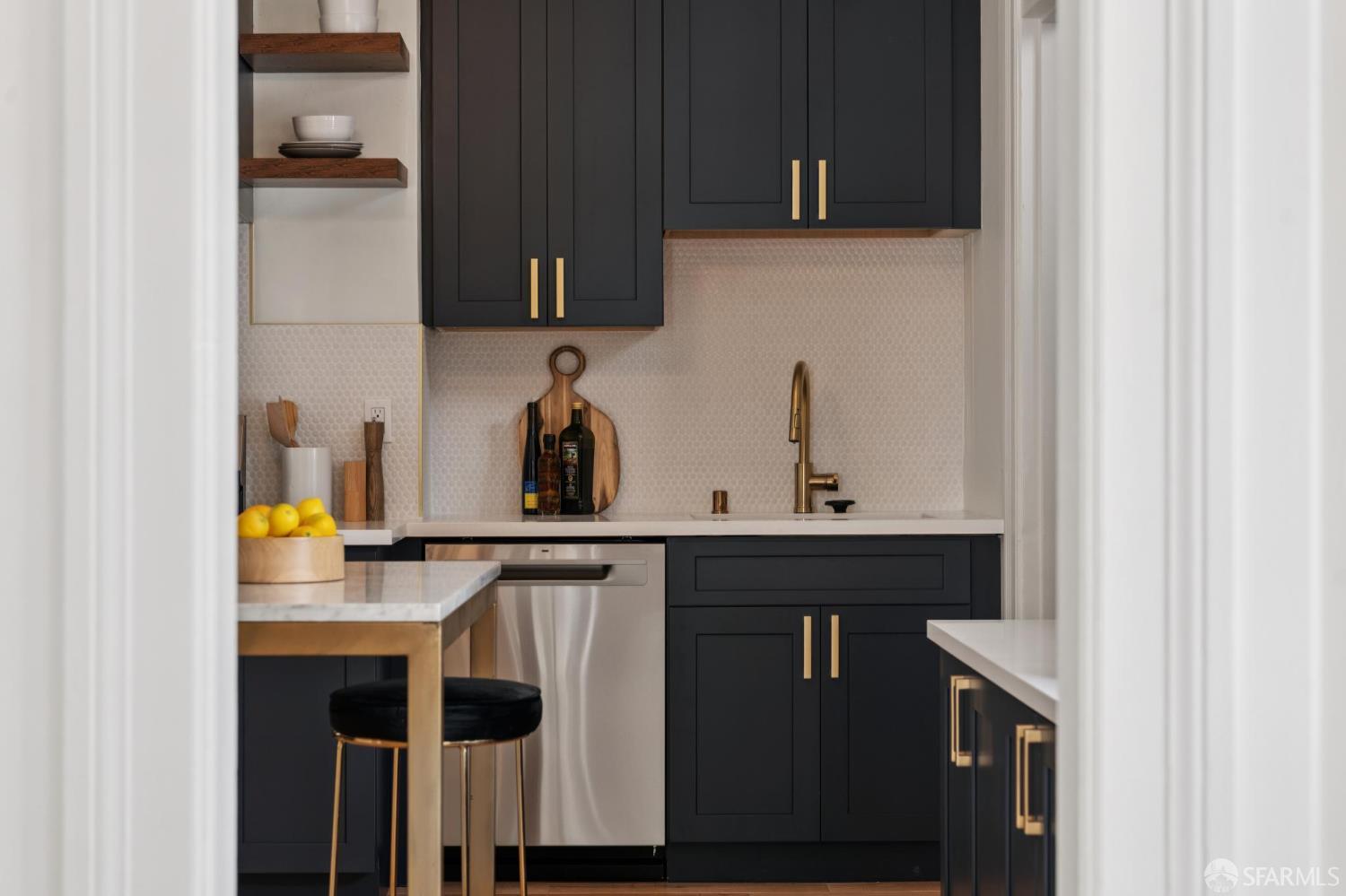 Detail Gallery Image 34 of 98 For 1136 Mason St, San Francisco,  CA 94108 - – Beds | – Baths
