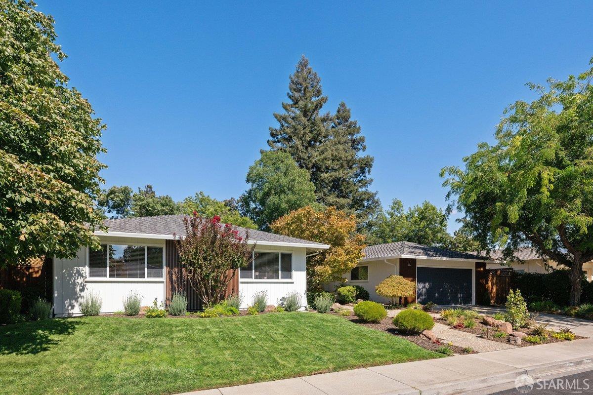 Detail Gallery Image 4 of 58 For 714 Wimbledon Rd, Walnut Creek,  CA 94598 - 5 Beds | 2/1 Baths