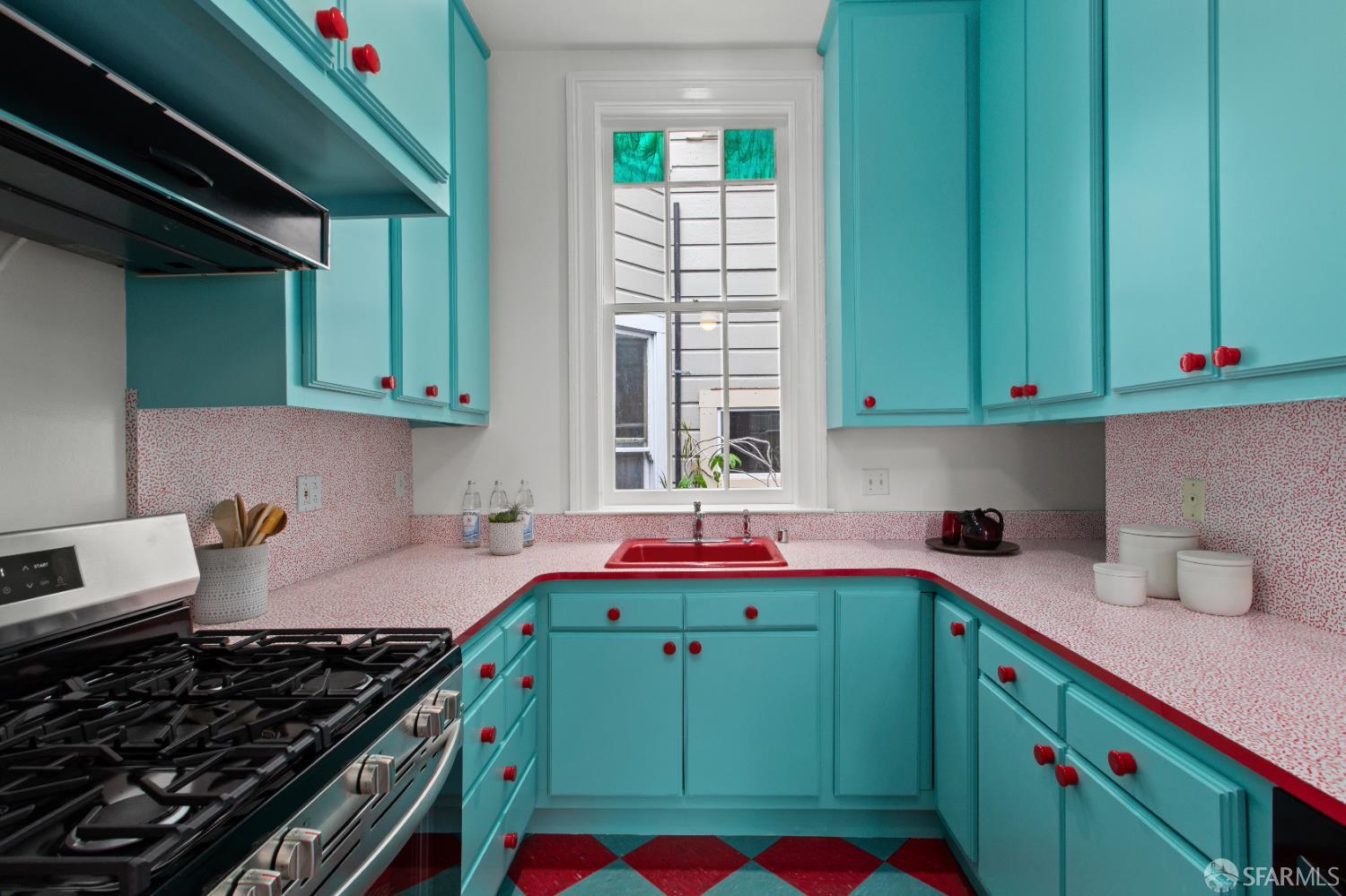Detail Gallery Image 12 of 63 For 262 Hermann St, San Francisco,  CA 94117 - 2 Beds | 1/1 Baths