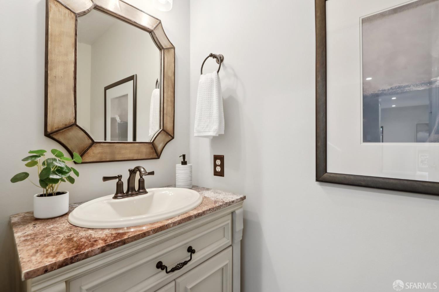 Detail Gallery Image 23 of 47 For 733 Fairfield Rd #8,  Burlingame,  CA 94010 - 2 Beds | 2/1 Baths