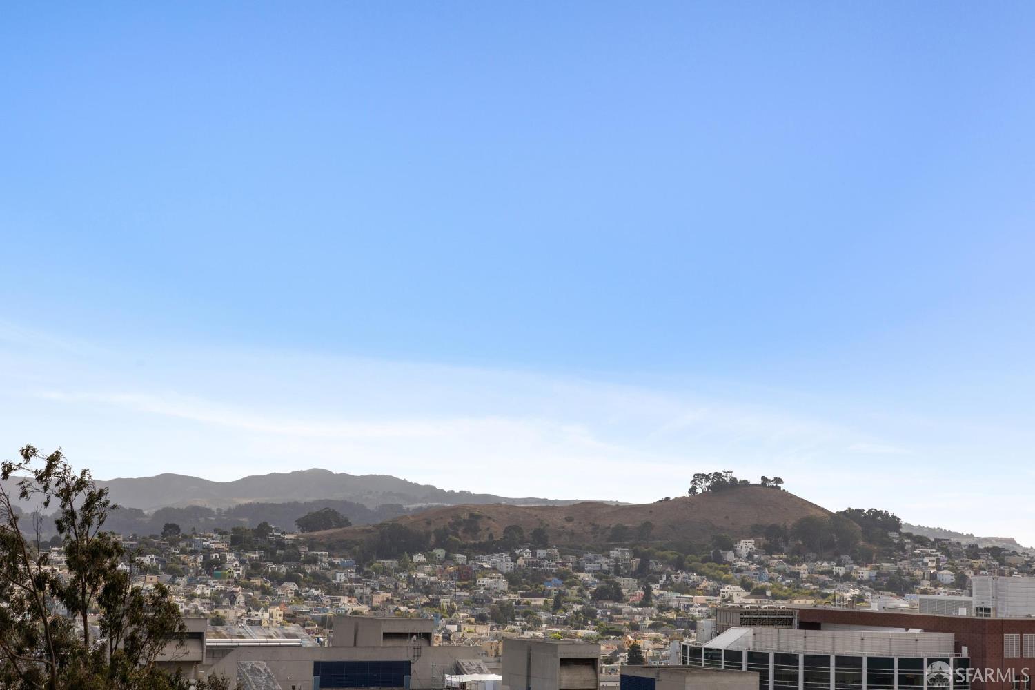 Detail Gallery Image 10 of 45 For 918 Kansas St, San Francisco,  CA 94107 - 5 Beds | 3/1 Baths