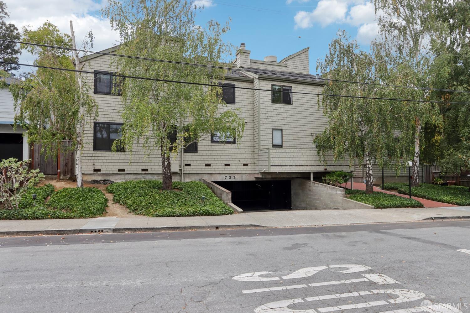 Detail Gallery Image 45 of 47 For 733 Fairfield Rd #8,  Burlingame,  CA 94010 - 2 Beds | 2/1 Baths