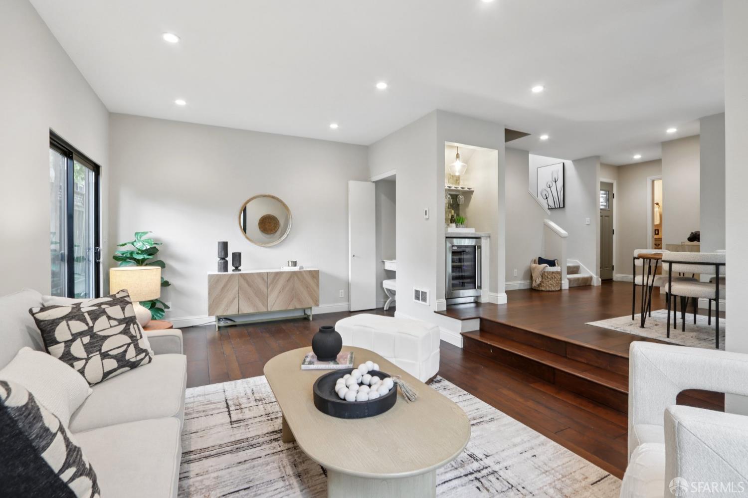 Detail Gallery Image 9 of 47 For 733 Fairfield Rd #8,  Burlingame,  CA 94010 - 2 Beds | 2/1 Baths