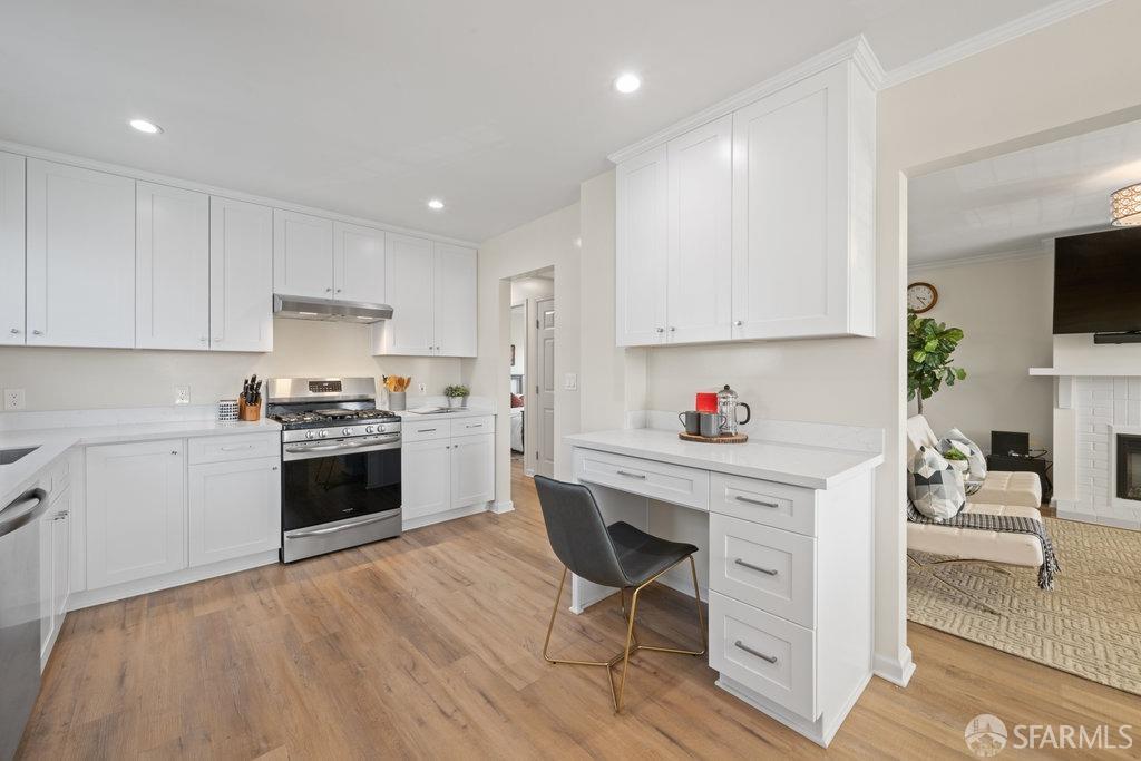 Detail Gallery Image 9 of 34 For 227 Gateway Dr, Pacifica,  CA 94044 - 4 Beds | 3 Baths