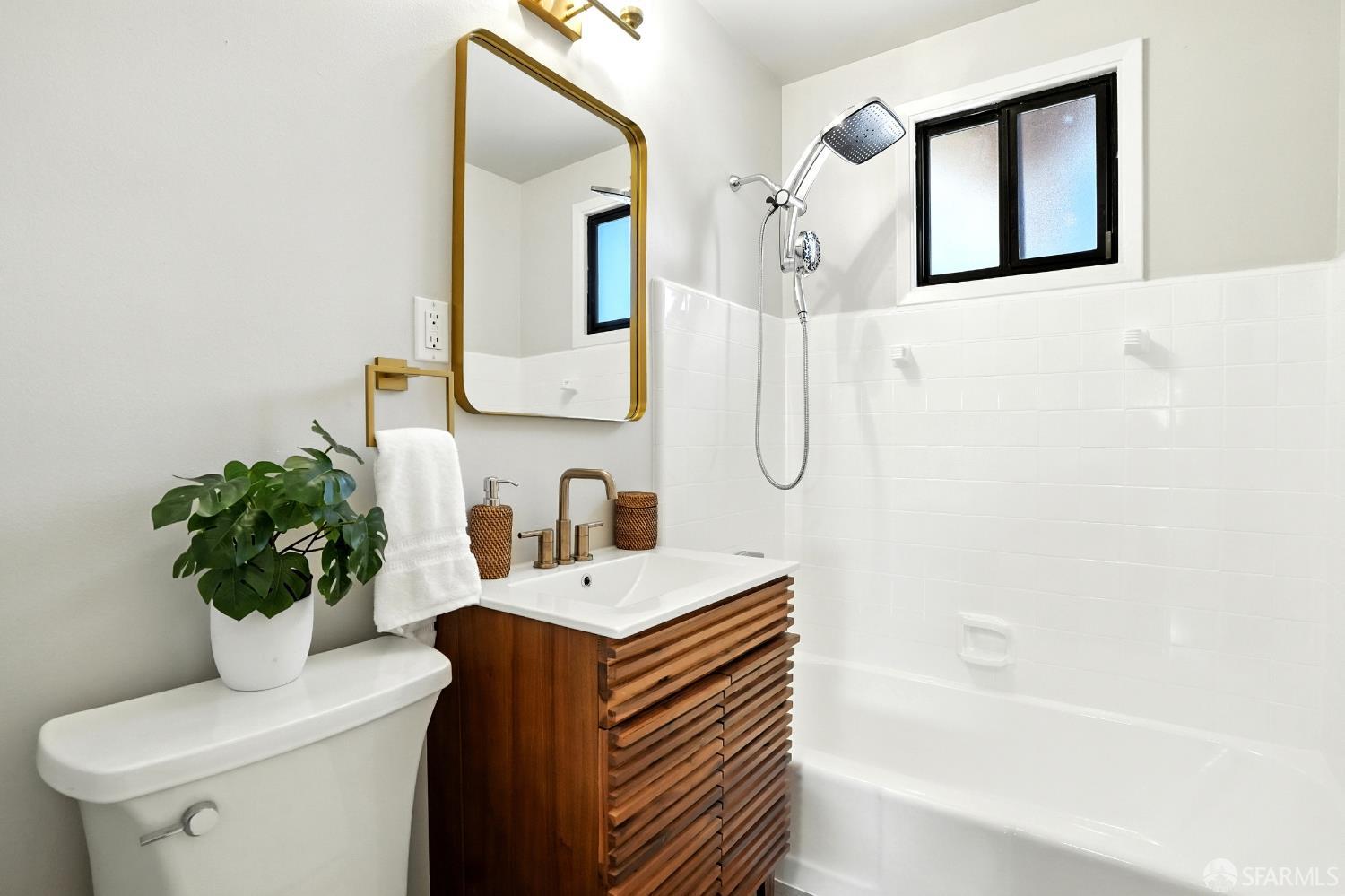 Detail Gallery Image 13 of 38 For 448 Evergreen Dr, South San Francisco,  CA 94080 - 4 Beds | 2 Baths