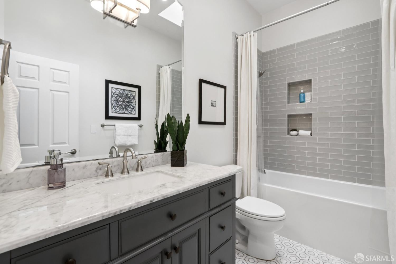 Detail Gallery Image 26 of 47 For 733 Fairfield Rd #8,  Burlingame,  CA 94010 - 2 Beds | 2/1 Baths