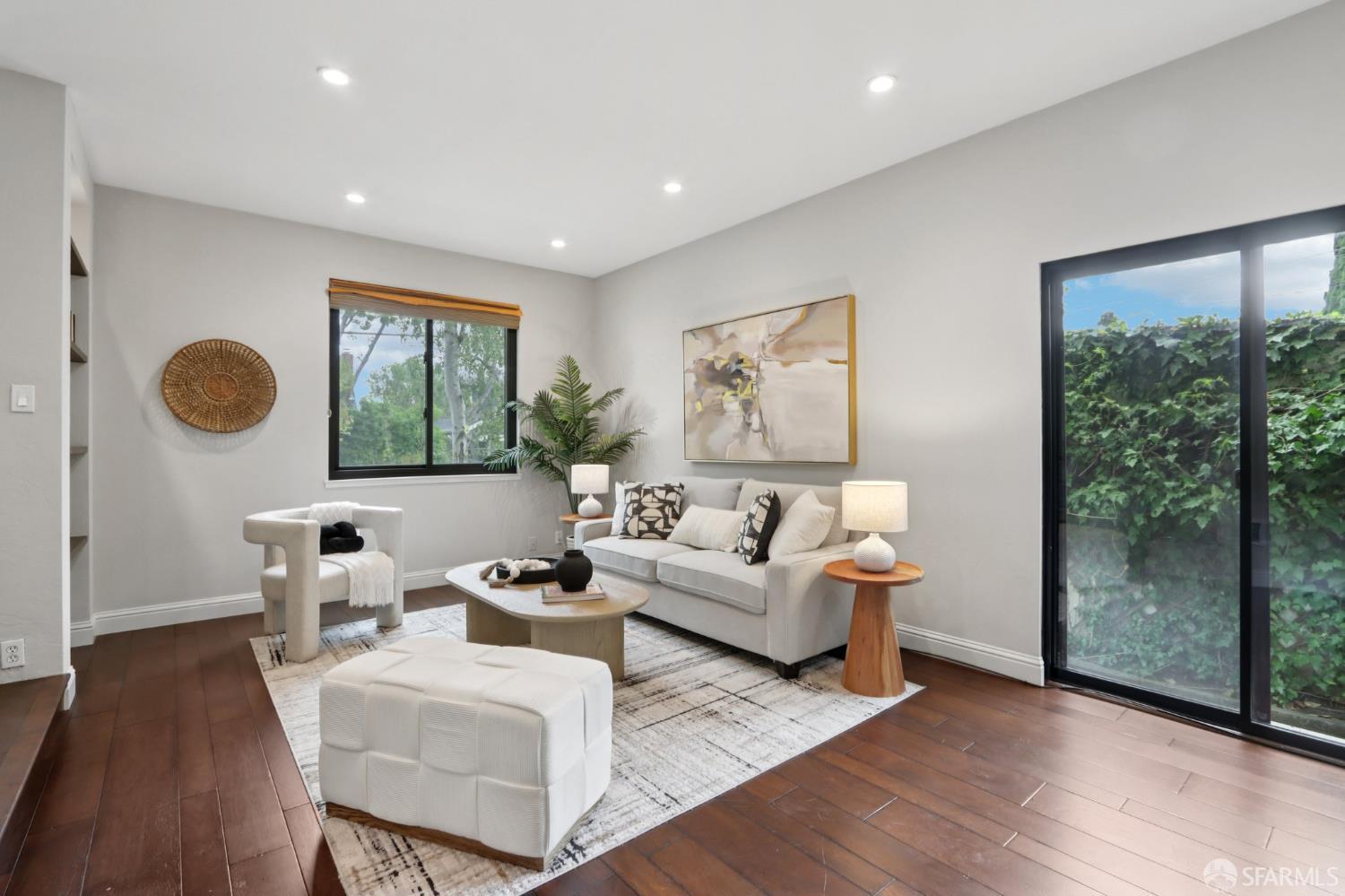 Detail Gallery Image 4 of 47 For 733 Fairfield Rd #8,  Burlingame,  CA 94010 - 2 Beds | 2/1 Baths