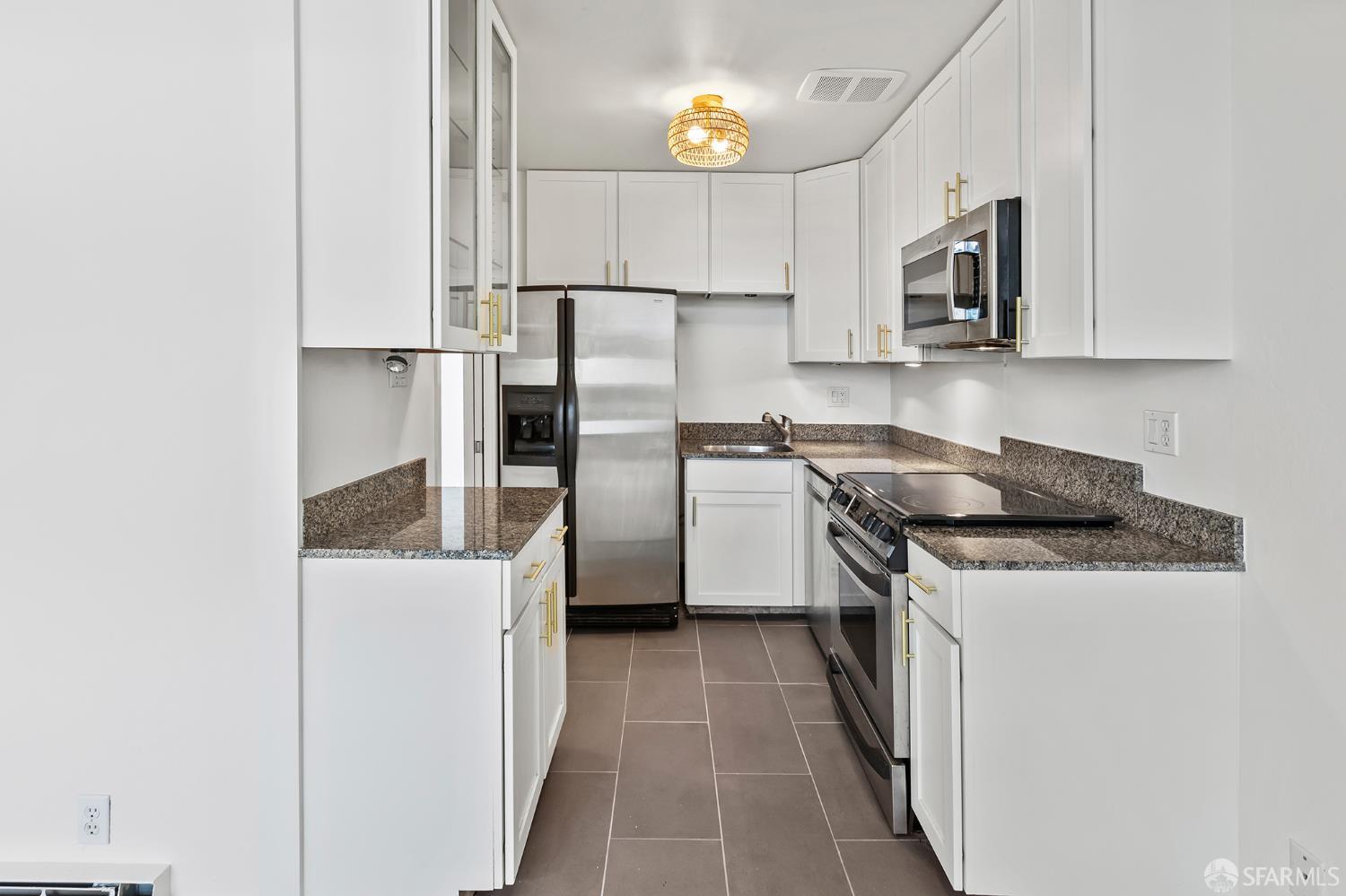 Detail Gallery Image 8 of 38 For 439 Greenwich St 9b,  San Francisco,  CA 94133 - 1 Beds | 1 Baths