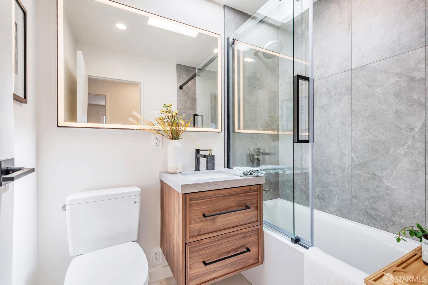 Detail Gallery Image 29 of 66 For 70 Woodside Ave, Daly City,  CA 94015 - 4 Beds | 3 Baths
