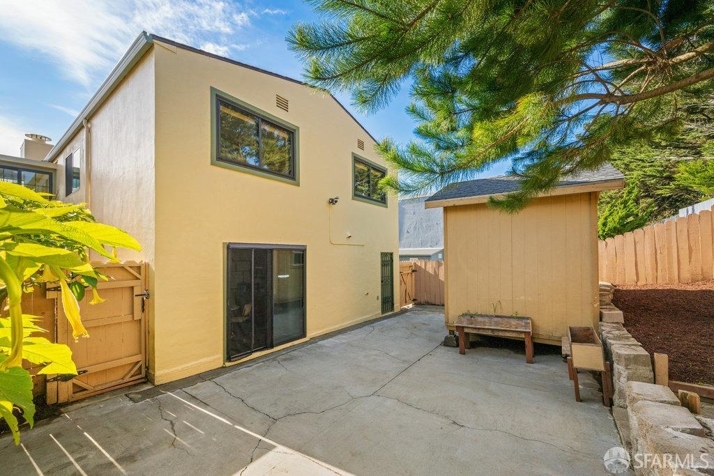 Detail Gallery Image 31 of 34 For 227 Gateway Dr, Pacifica,  CA 94044 - 4 Beds | 3 Baths