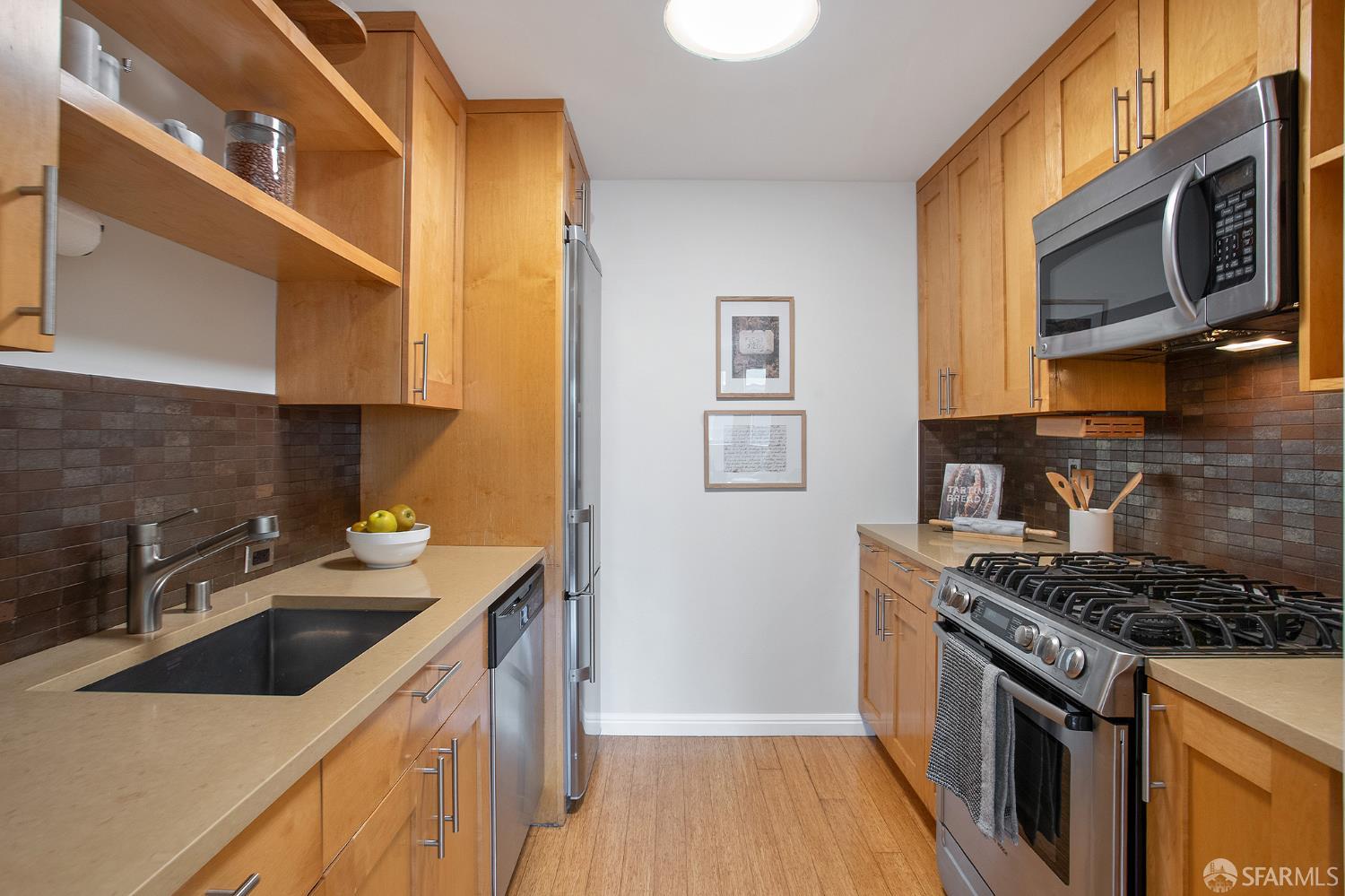 Detail Gallery Image 3 of 13 For 430 Hayes St #201,  San Francisco,  CA 94102 - 2 Beds | 1 Baths