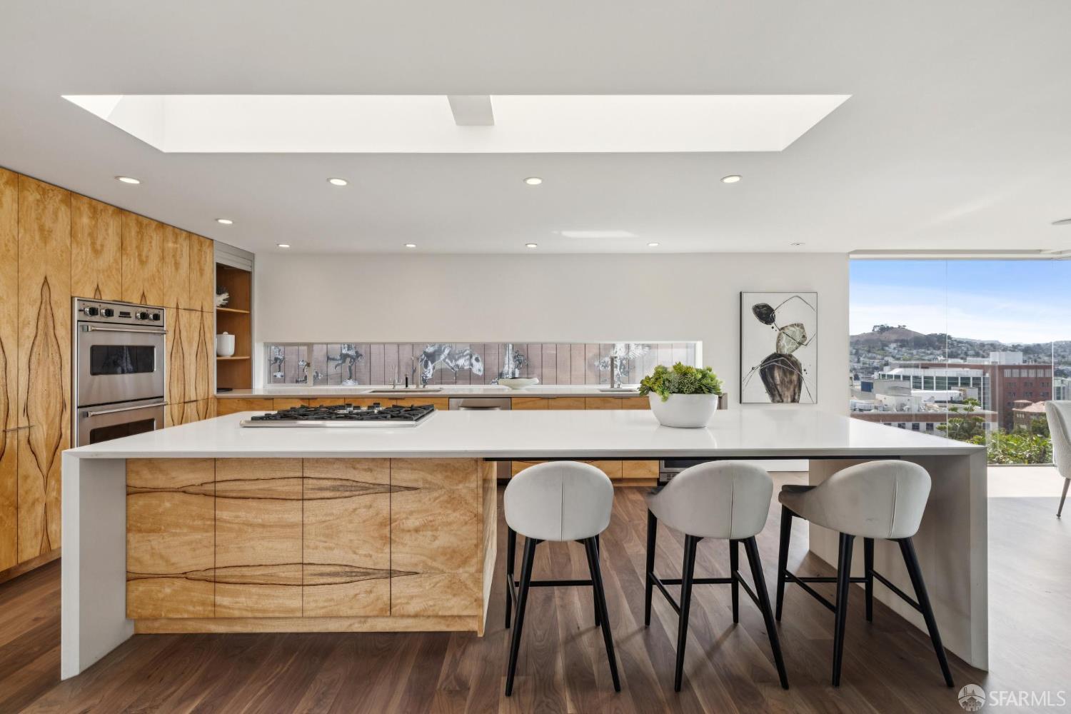 Detail Gallery Image 17 of 45 For 918 Kansas St, San Francisco,  CA 94107 - 5 Beds | 3/1 Baths