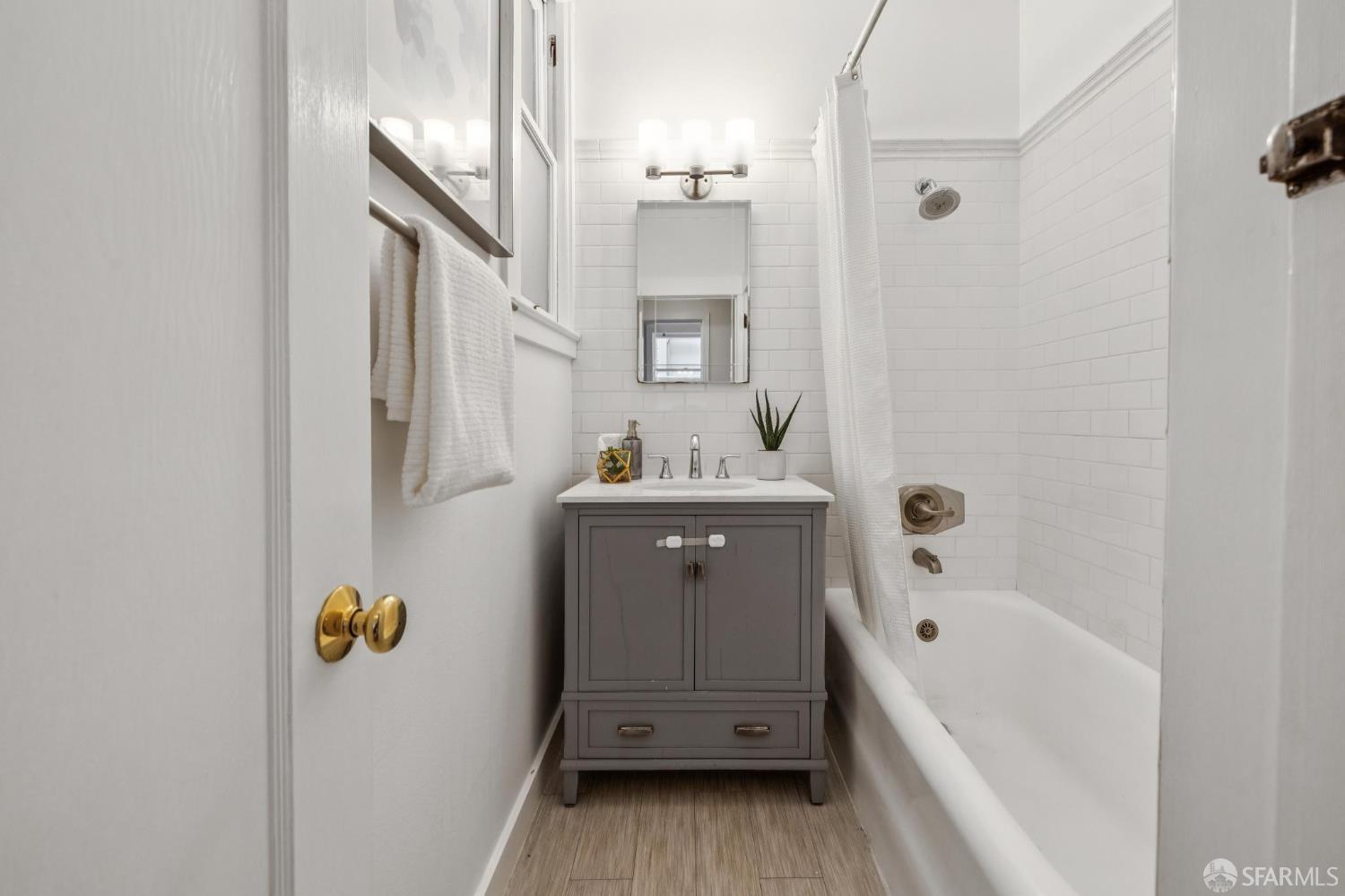 Detail Gallery Image 34 of 49 For 1421 17th Ave, San Francisco,  CA 94122 - 2 Beds | 1 Baths