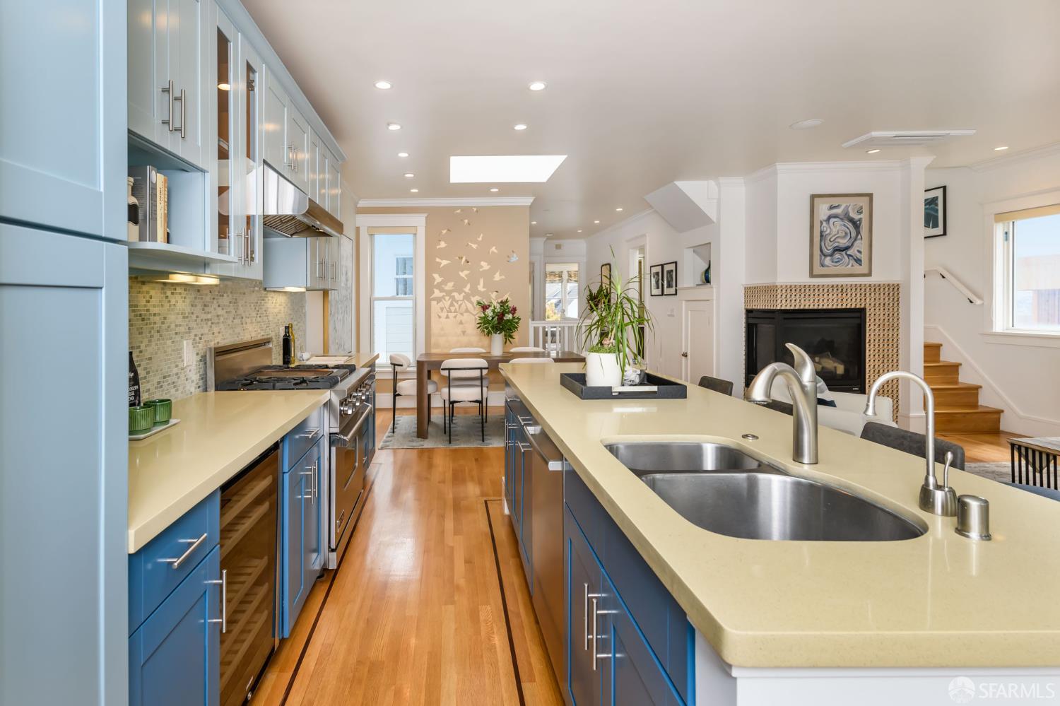 Detail Gallery Image 7 of 27 For 582 Diamond St, San Francisco,  CA 94114 - 3 Beds | 3/1 Baths