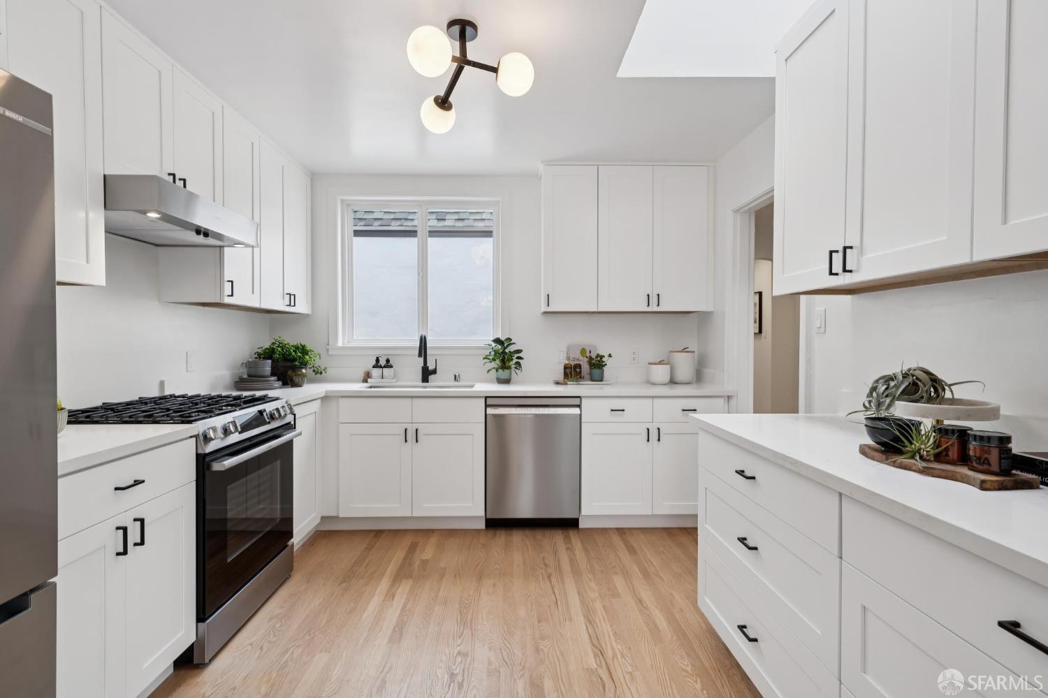 Detail Gallery Image 17 of 39 For 1926 31st Ave, San Francisco,  CA 94116 - 3 Beds | 1/1 Baths
