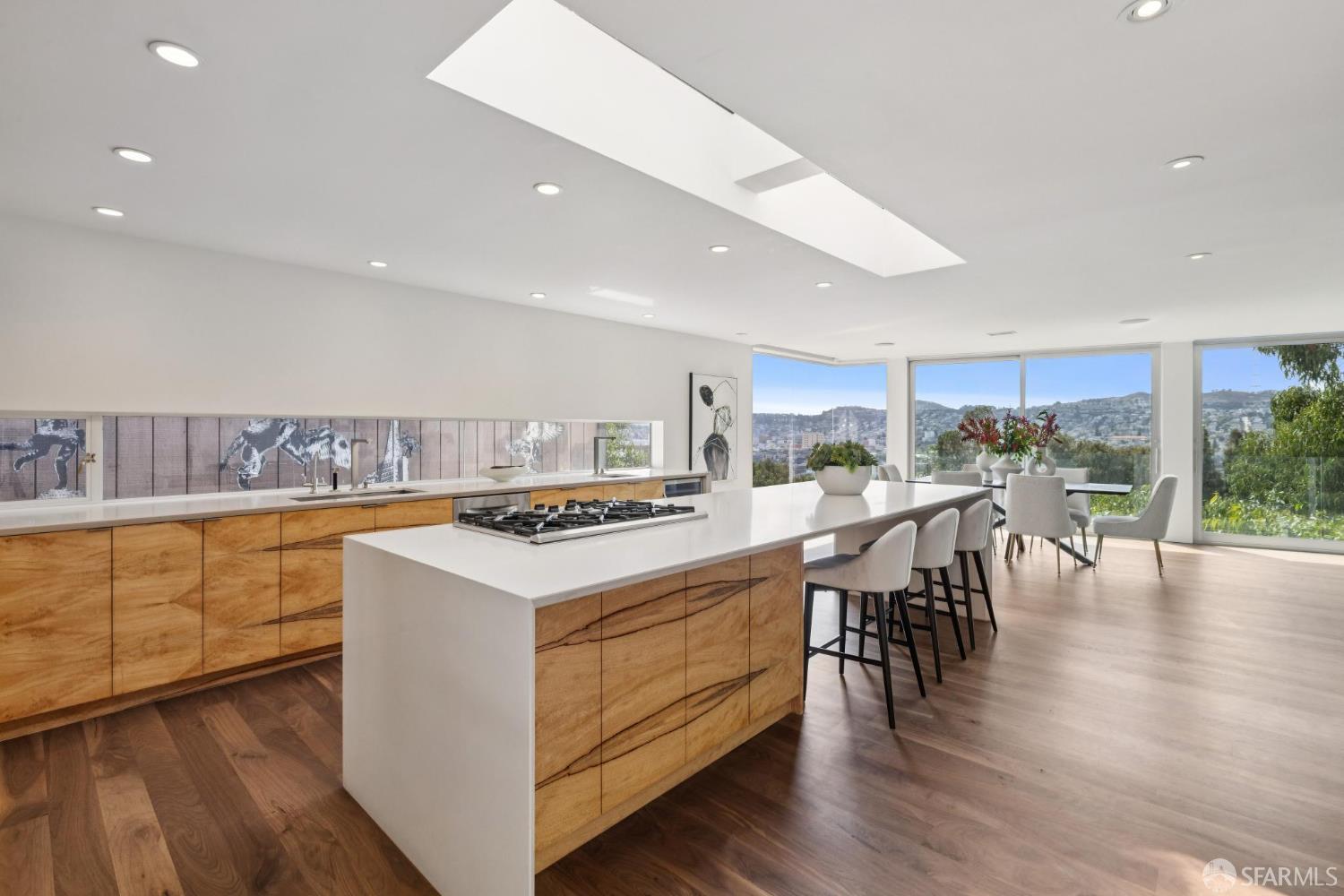 Detail Gallery Image 20 of 45 For 918 Kansas St, San Francisco,  CA 94107 - 5 Beds | 3/1 Baths