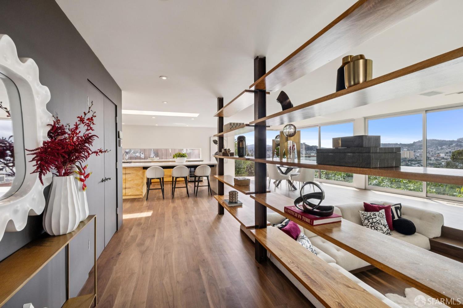 Detail Gallery Image 4 of 45 For 918 Kansas St, San Francisco,  CA 94107 - 5 Beds | 3/1 Baths