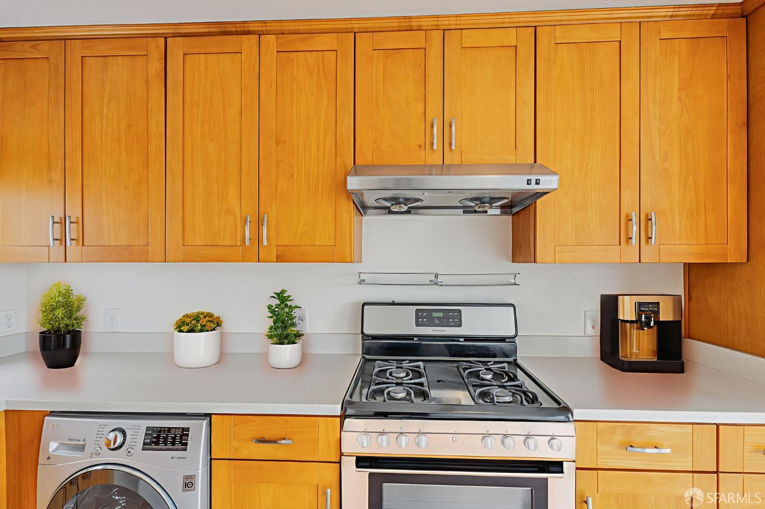 Detail Gallery Image 5 of 25 For 1688 Wallace Ave #304,  San Francisco,  CA 94124 - 2 Beds | 2 Baths