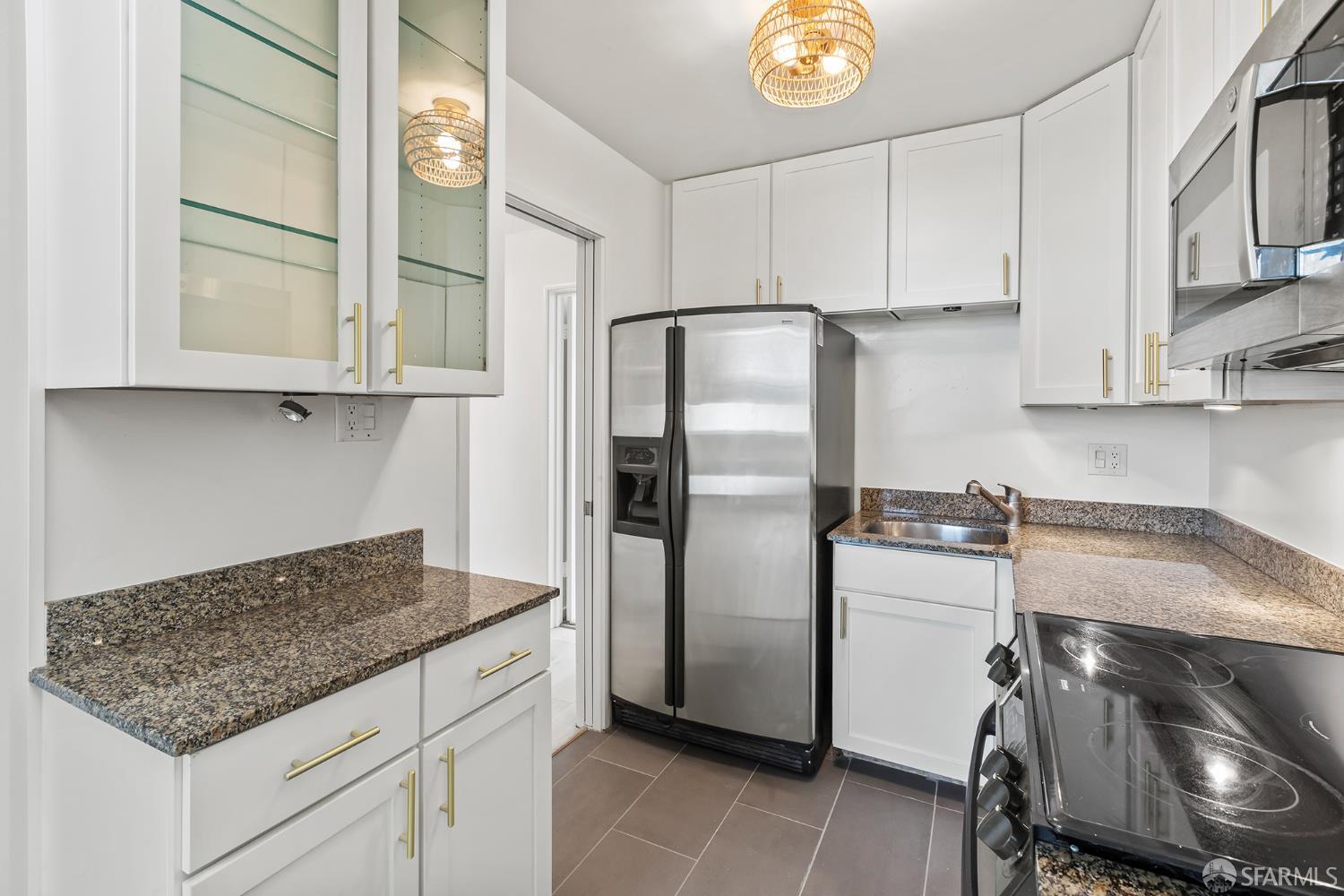 Detail Gallery Image 9 of 38 For 439 Greenwich St 9b,  San Francisco,  CA 94133 - 1 Beds | 1 Baths