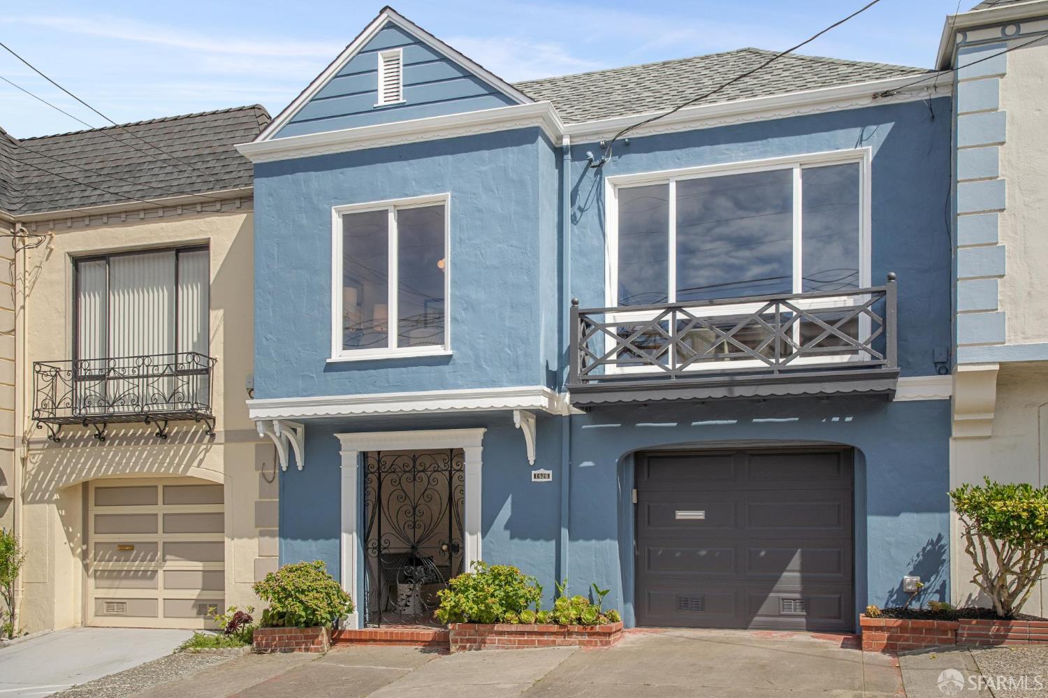 Detail Gallery Image 2 of 39 For 1926 31st Ave, San Francisco,  CA 94116 - 3 Beds | 1/1 Baths