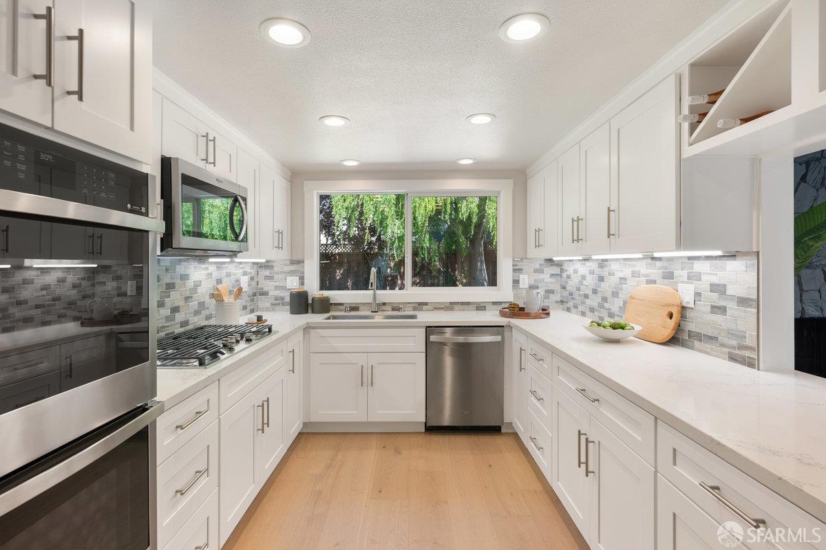 Detail Gallery Image 17 of 58 For 714 Wimbledon Rd, Walnut Creek,  CA 94598 - 5 Beds | 2/1 Baths