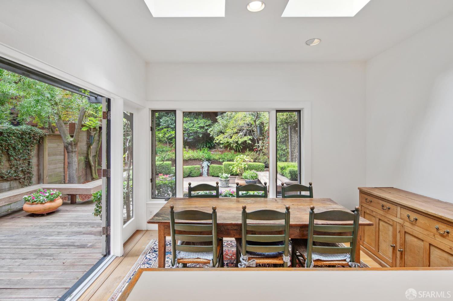 Detail Gallery Image 12 of 29 For 2651 Pierce St, San Francisco,  CA 94123 - 4 Beds | 4/1 Baths