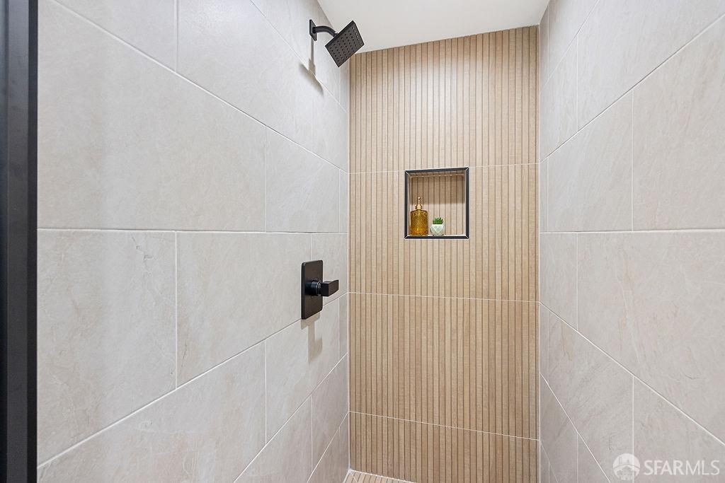 Detail Gallery Image 13 of 20 For 385 Castle St, Daly City,  CA 94014 - 3 Beds | 2/1 Baths
