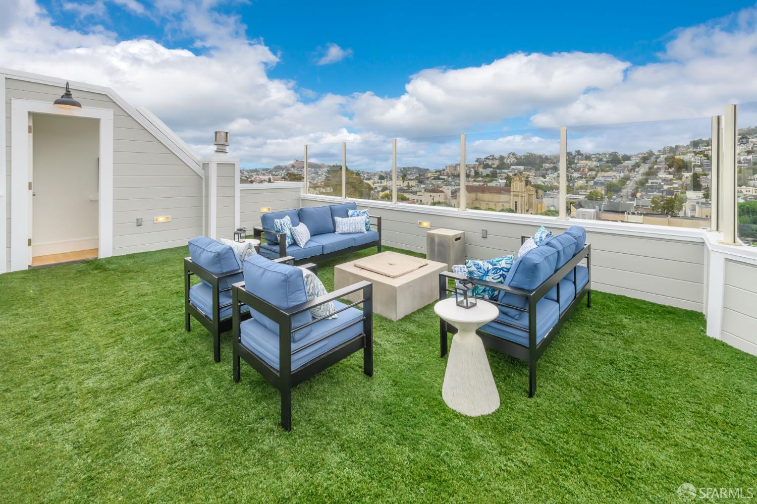 Detail Gallery Image 25 of 27 For 582 Diamond St, San Francisco,  CA 94114 - 3 Beds | 3/1 Baths