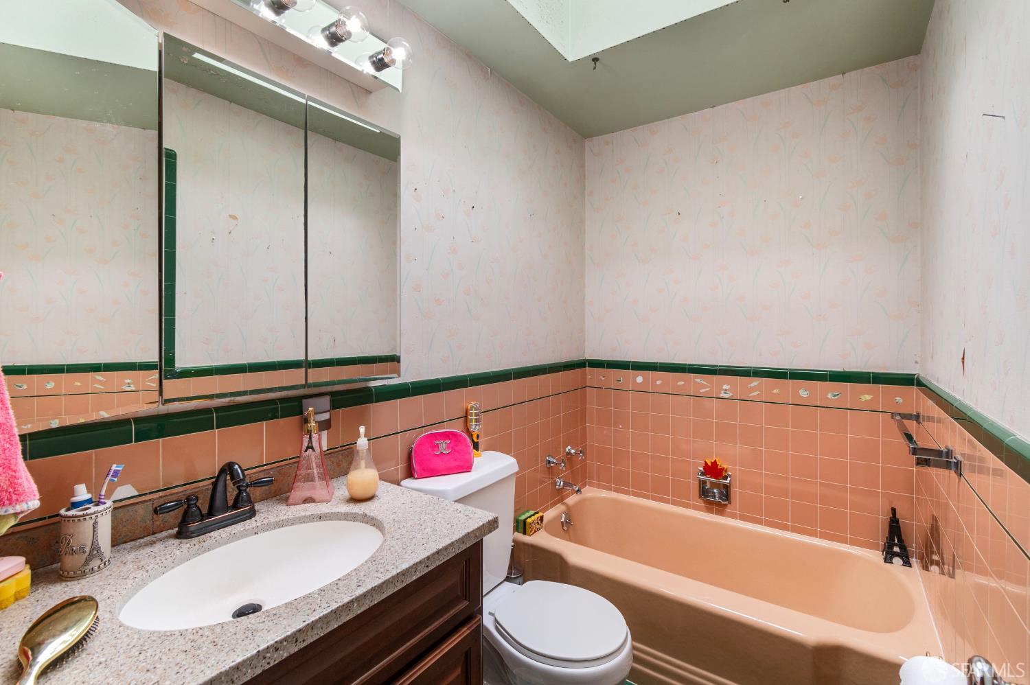 Detail Gallery Image 14 of 29 For 1636 Bacon St, San Francisco,  CA 94134 - 2 Beds | 1 Baths