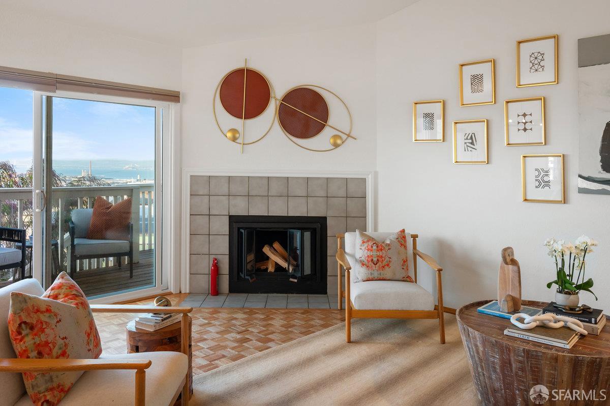 Detail Gallery Image 2 of 50 For 200 Bayview Cir, San Francisco,  CA 94124 - 3 Beds | 2/1 Baths