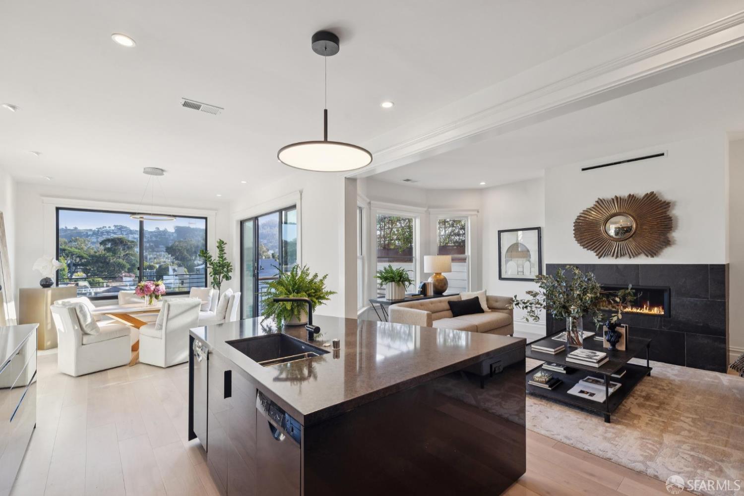 Detail Gallery Image 2 of 15 For 2137 Grove St, San Francisco,  CA 94117 - 4 Beds | 2 Baths